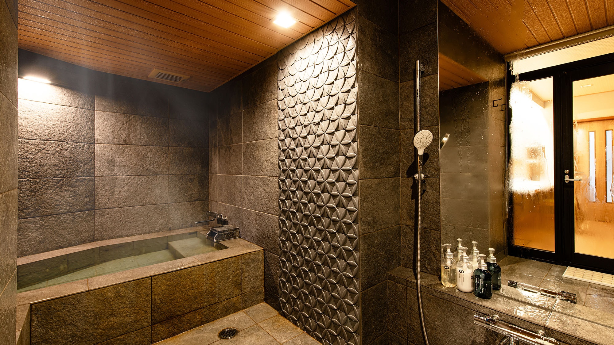 [Yoshino: Japanese-Western style suite] Enjoy a private, free-flowing hot spring bath exclusively for your room, anytime and as many times as you like.