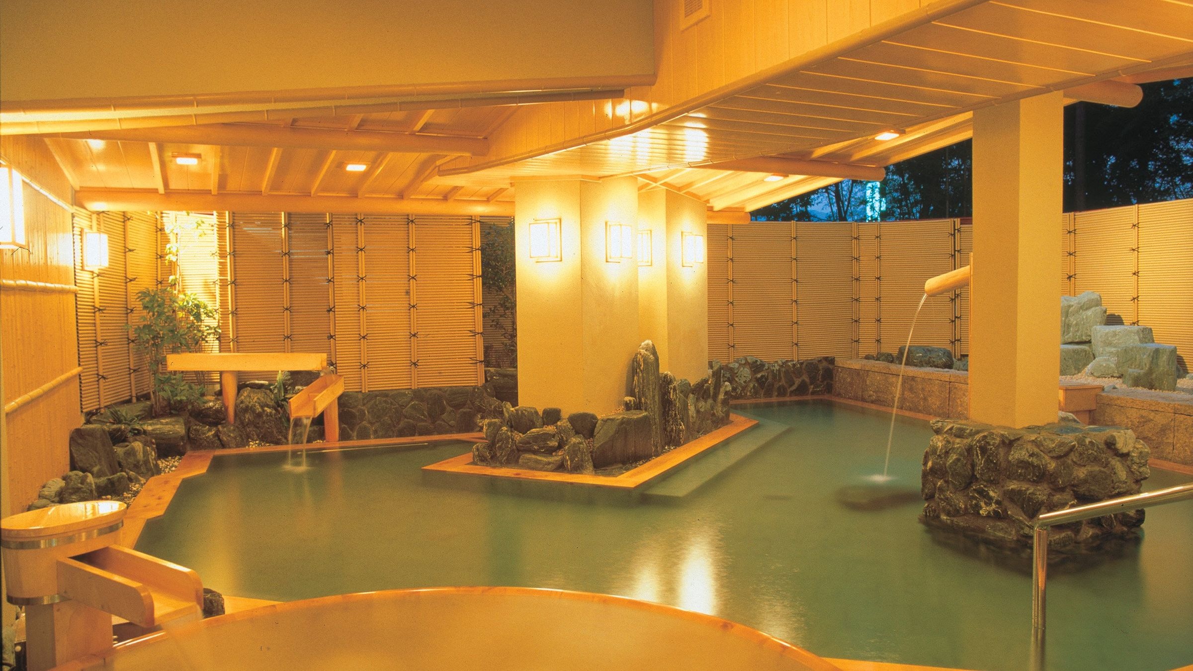 Large open-air cypress bath "Hanahi"