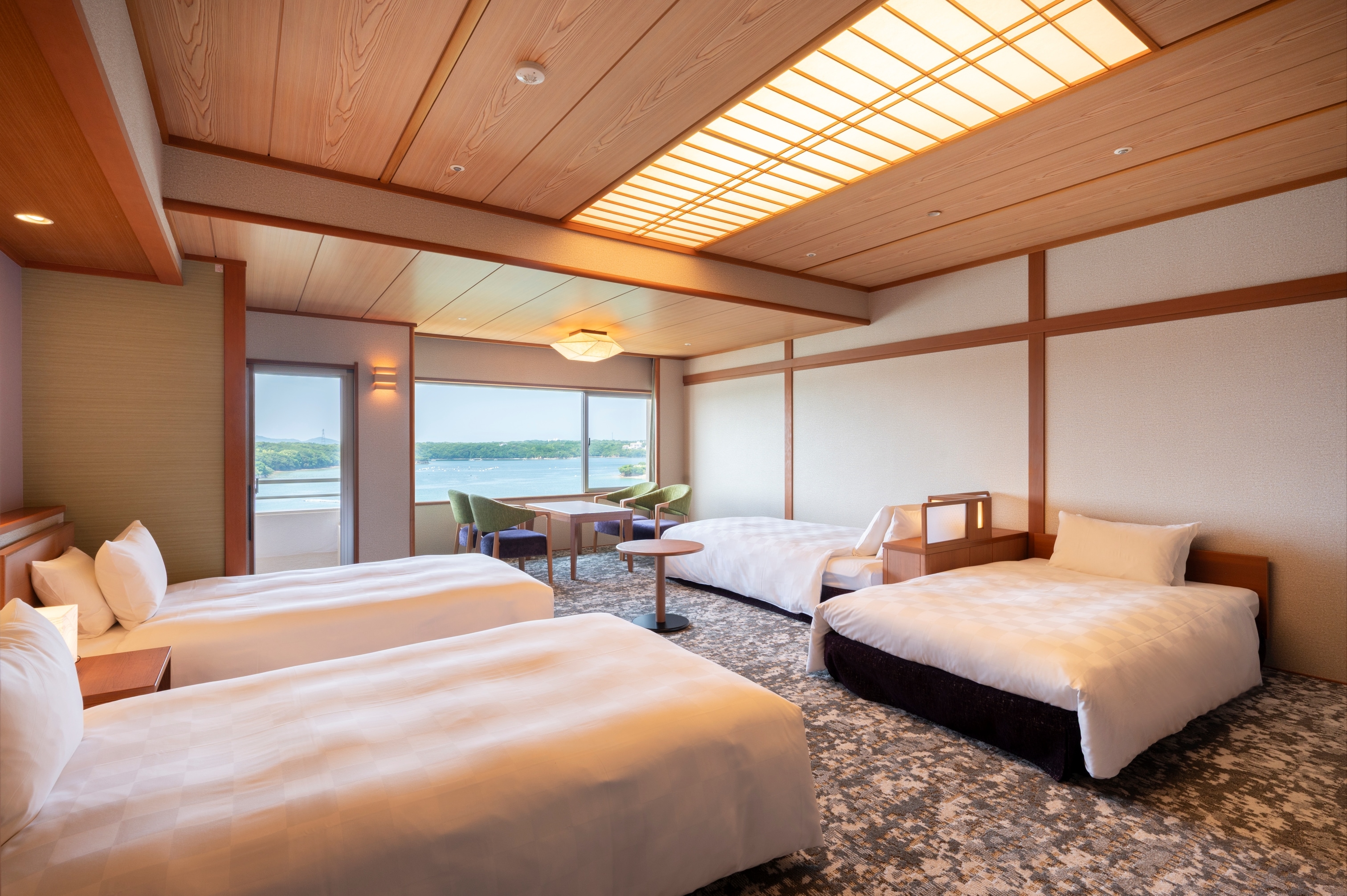 Kayō Wing Superior Floor "Rankei" 4th & 5th Floor Japanese-style room with beds, 4-person room (image of 4 people occupying the room)
