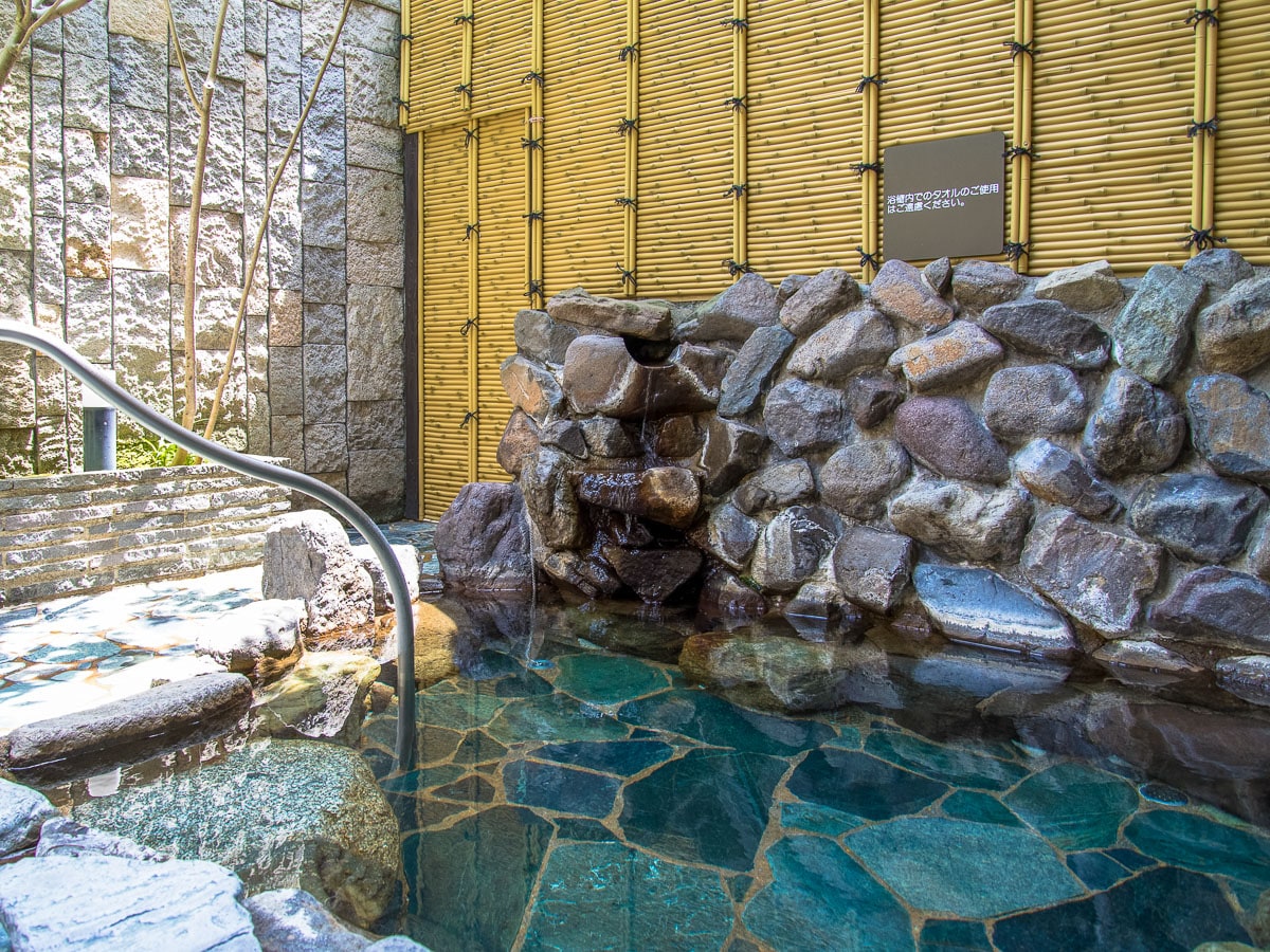 [Open-air bath] (Women's bath)