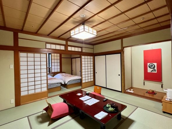 Japanese-style room: Tsuru Room