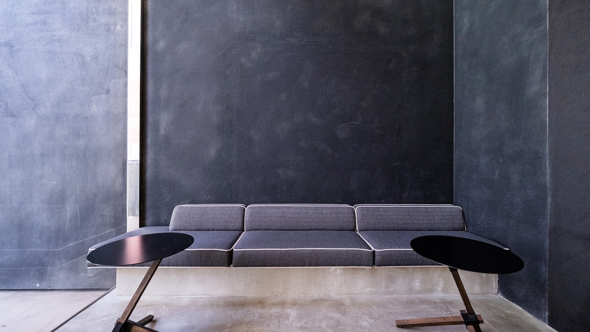 *Di dalam gedung (contoh)