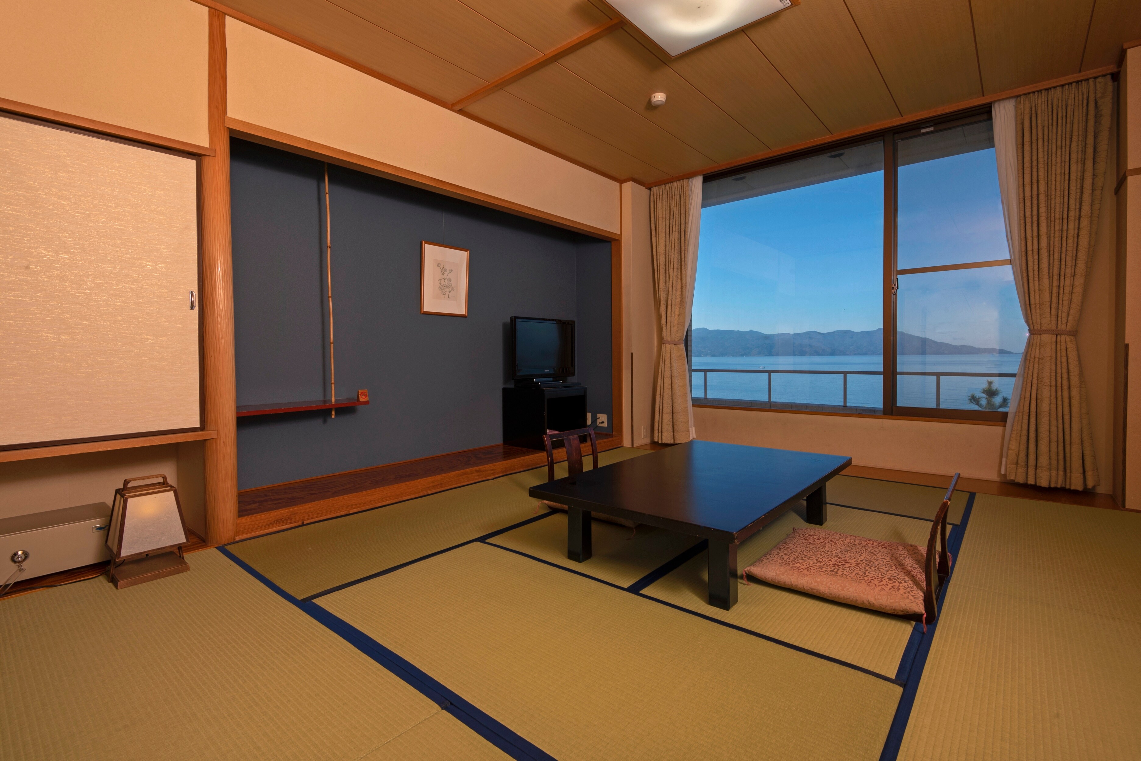 Japanese-style room on the sea side