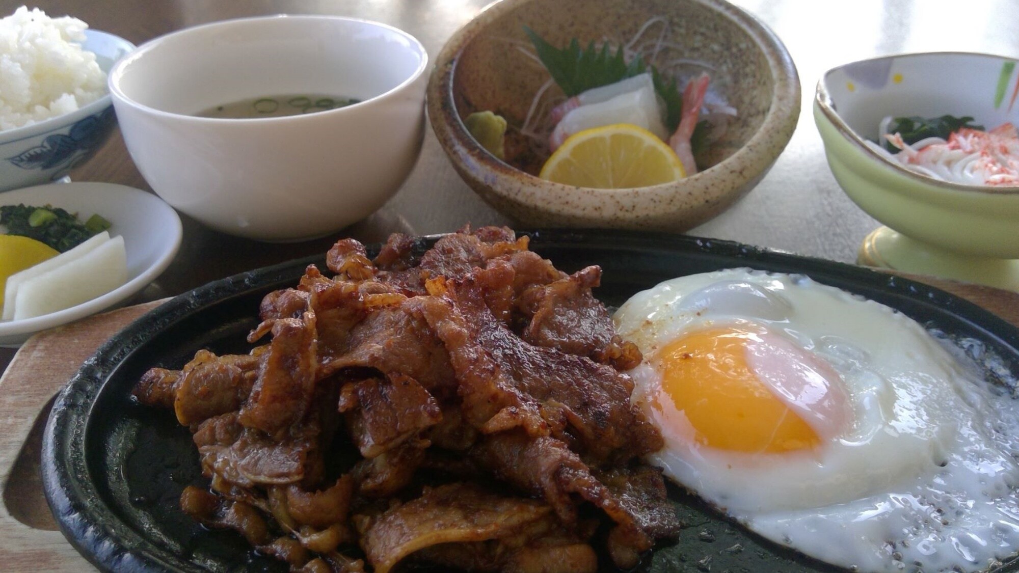 An example of a "dining hall menu": Yakiniku set meal