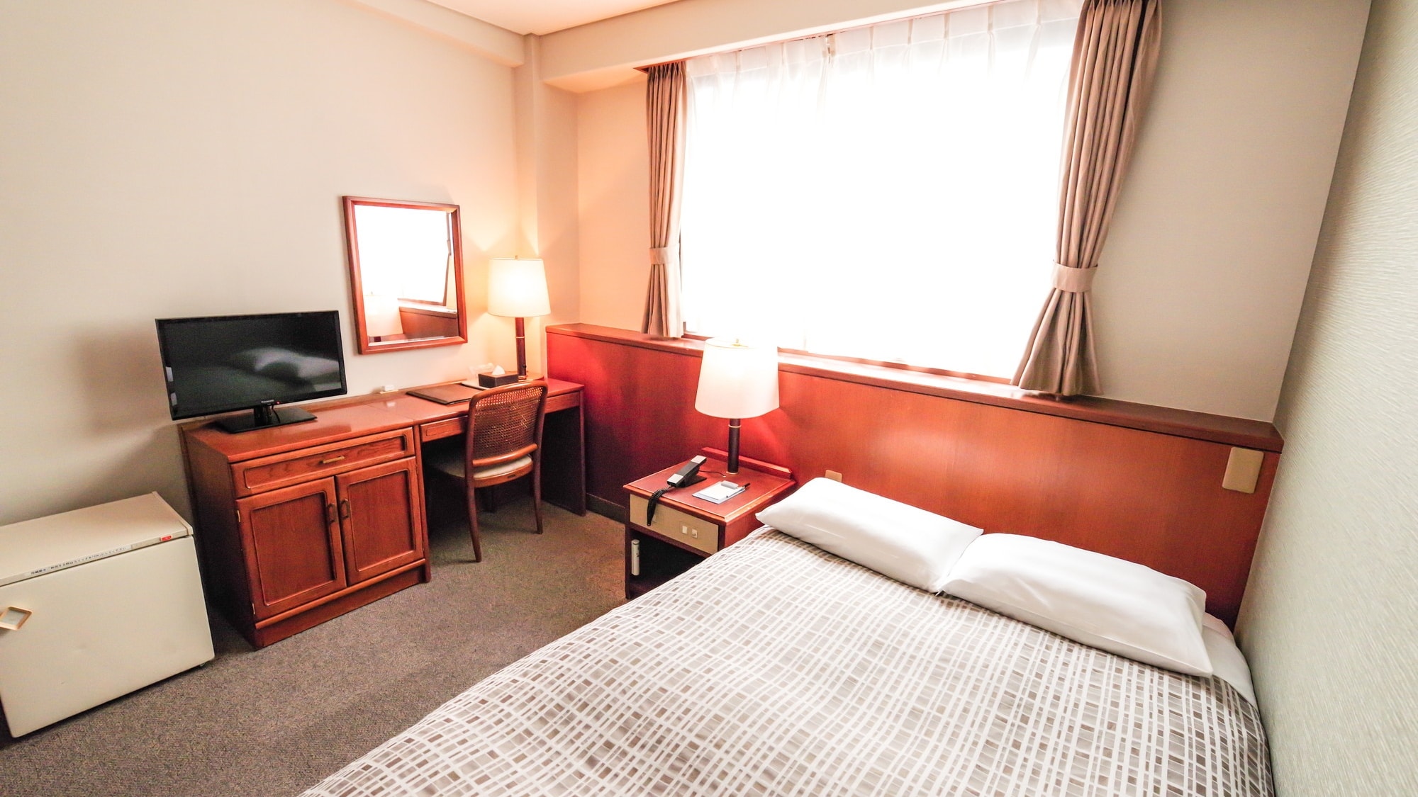 [Semi-double room] Bed width 130 cm ♪ It can be used by one person.