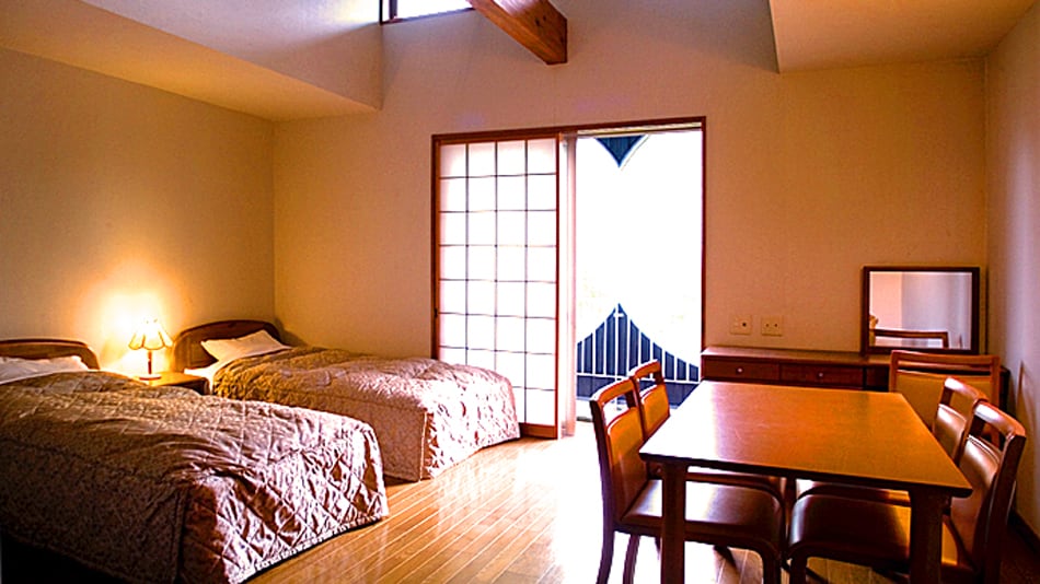 Deluxe room. With dining table and kitchenette. You can cook your own seasonal ingredients.