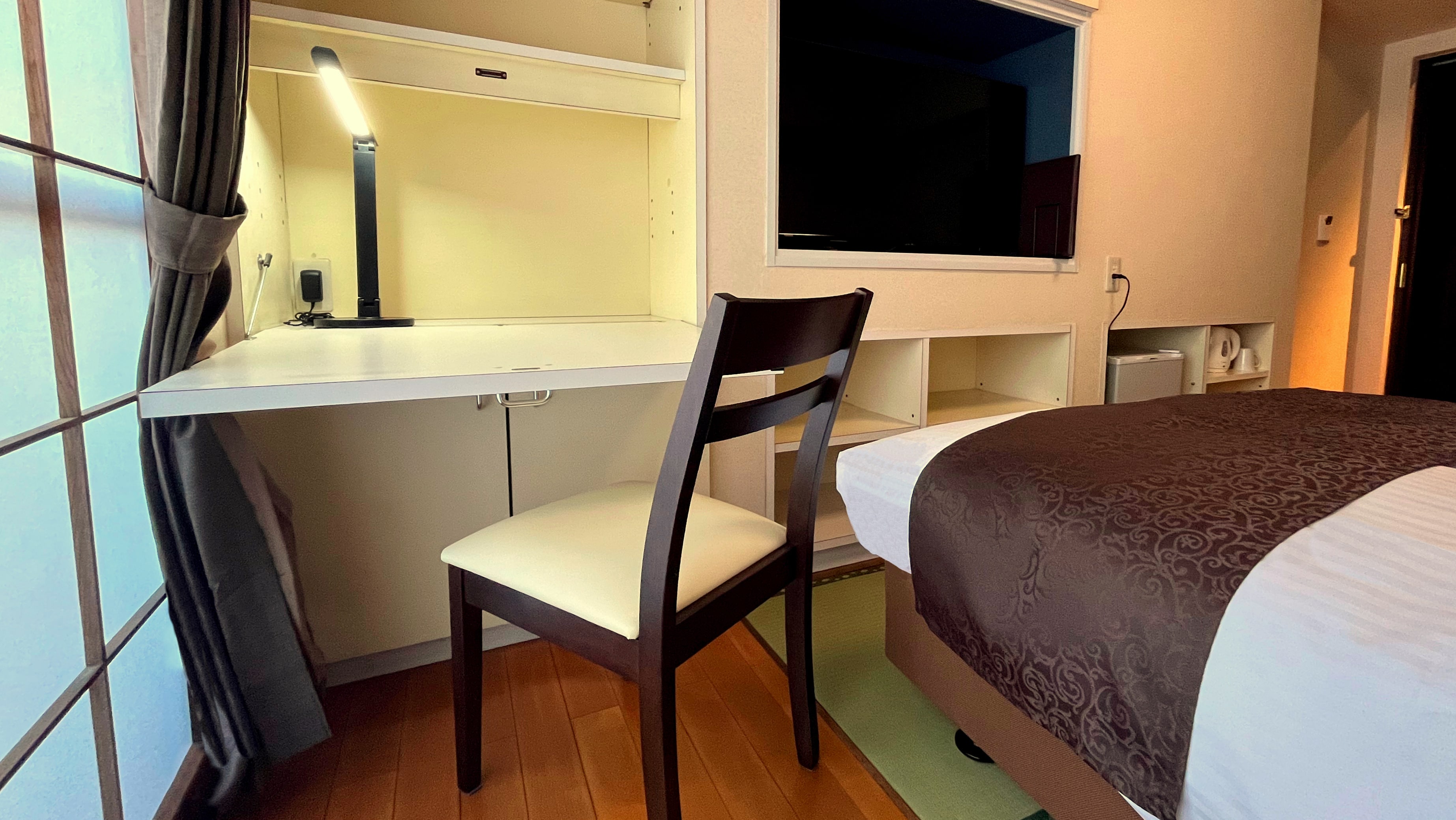 Japanese-style room Bed type Storage desk