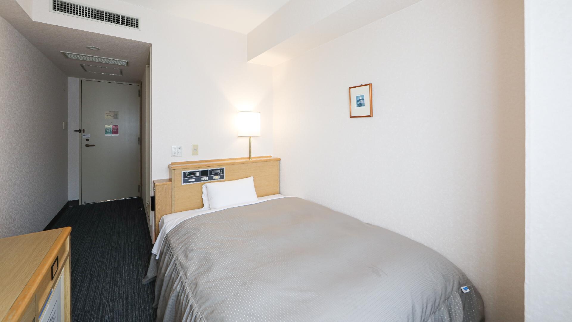 [Double Standard] The bed is 140cm wide, so two people can relax comfortably.