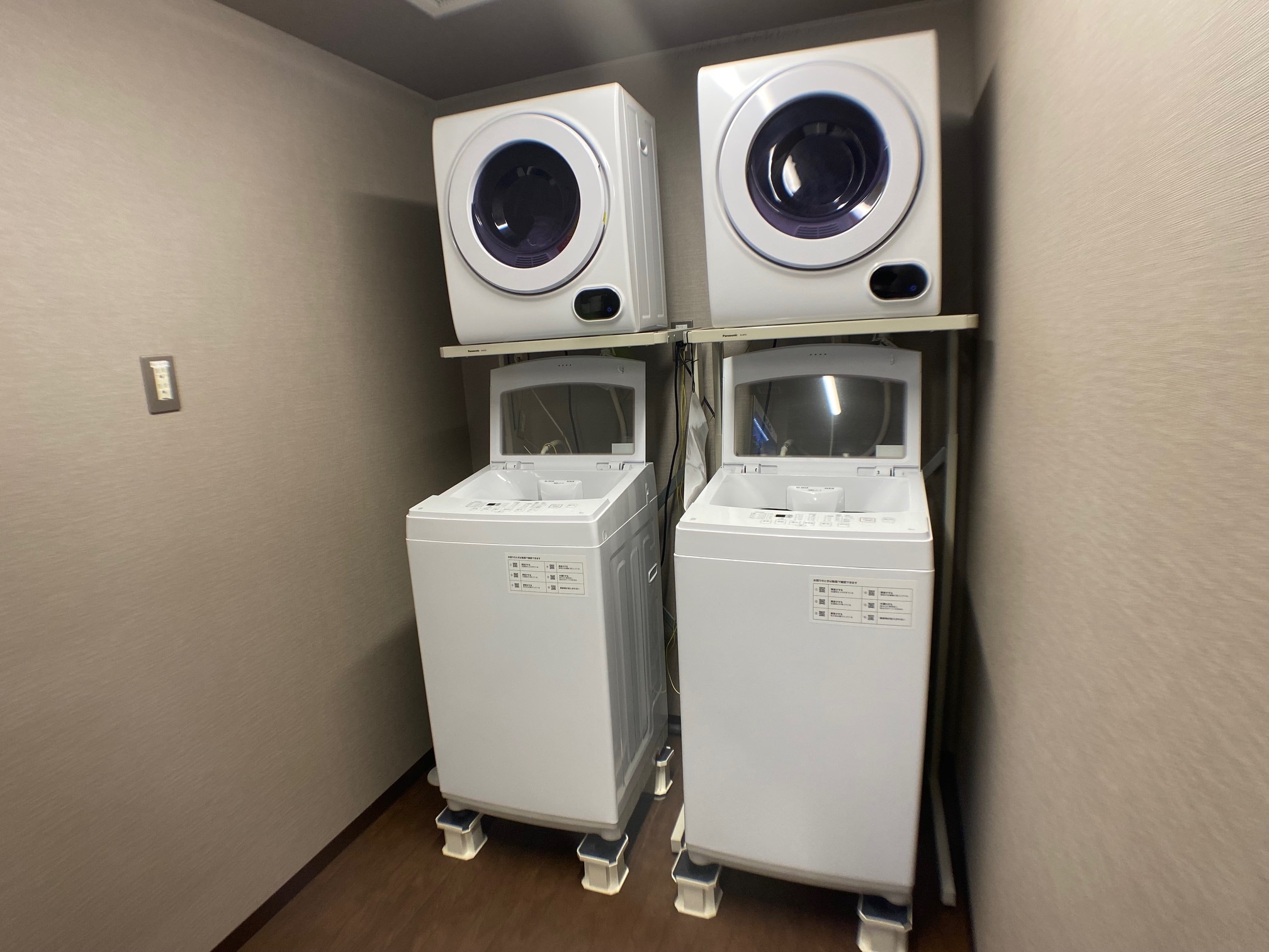洗衣機和烘乾機均可免費使用。