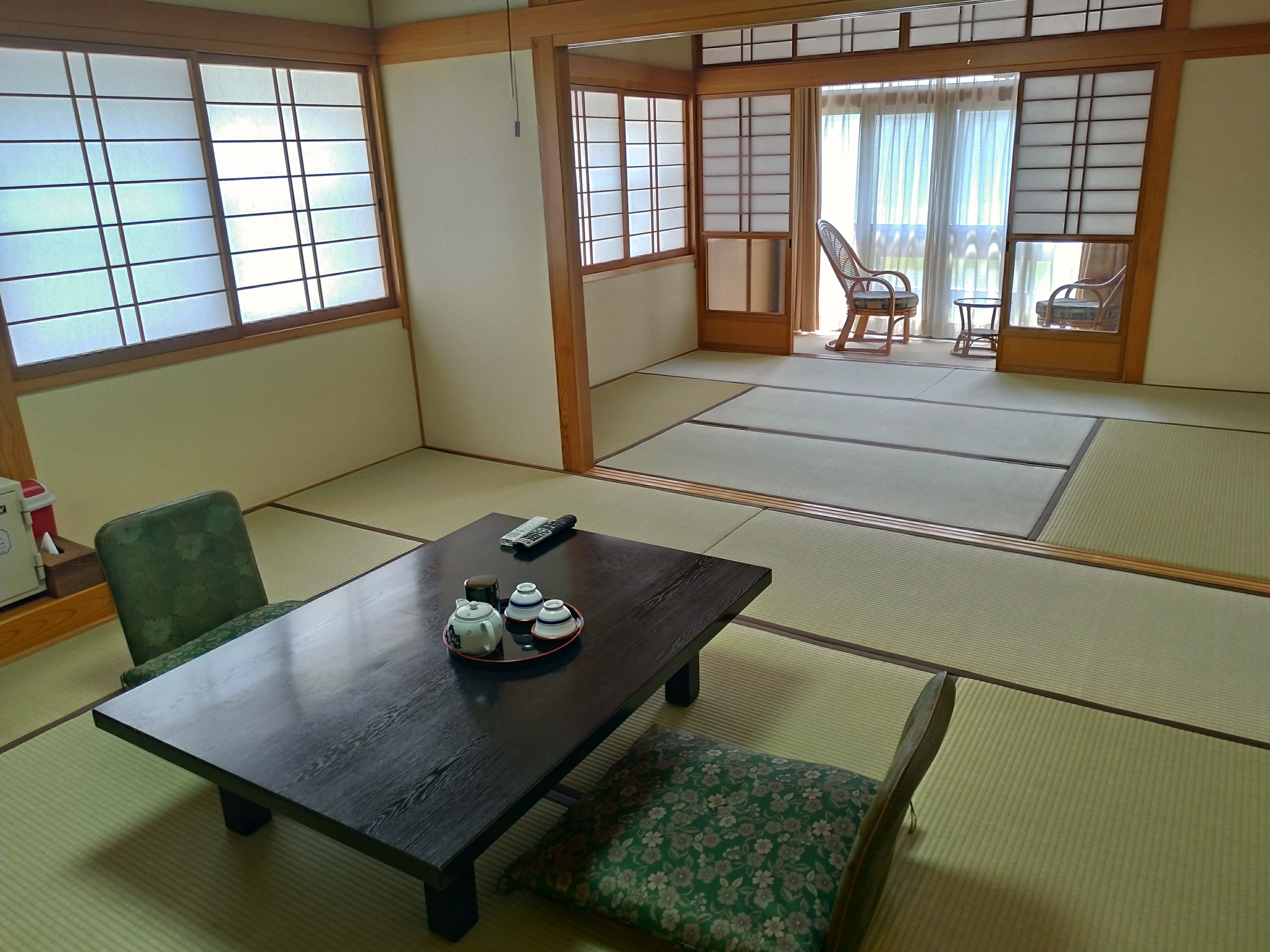 Retro Japanese-style room (14 tatami mats)