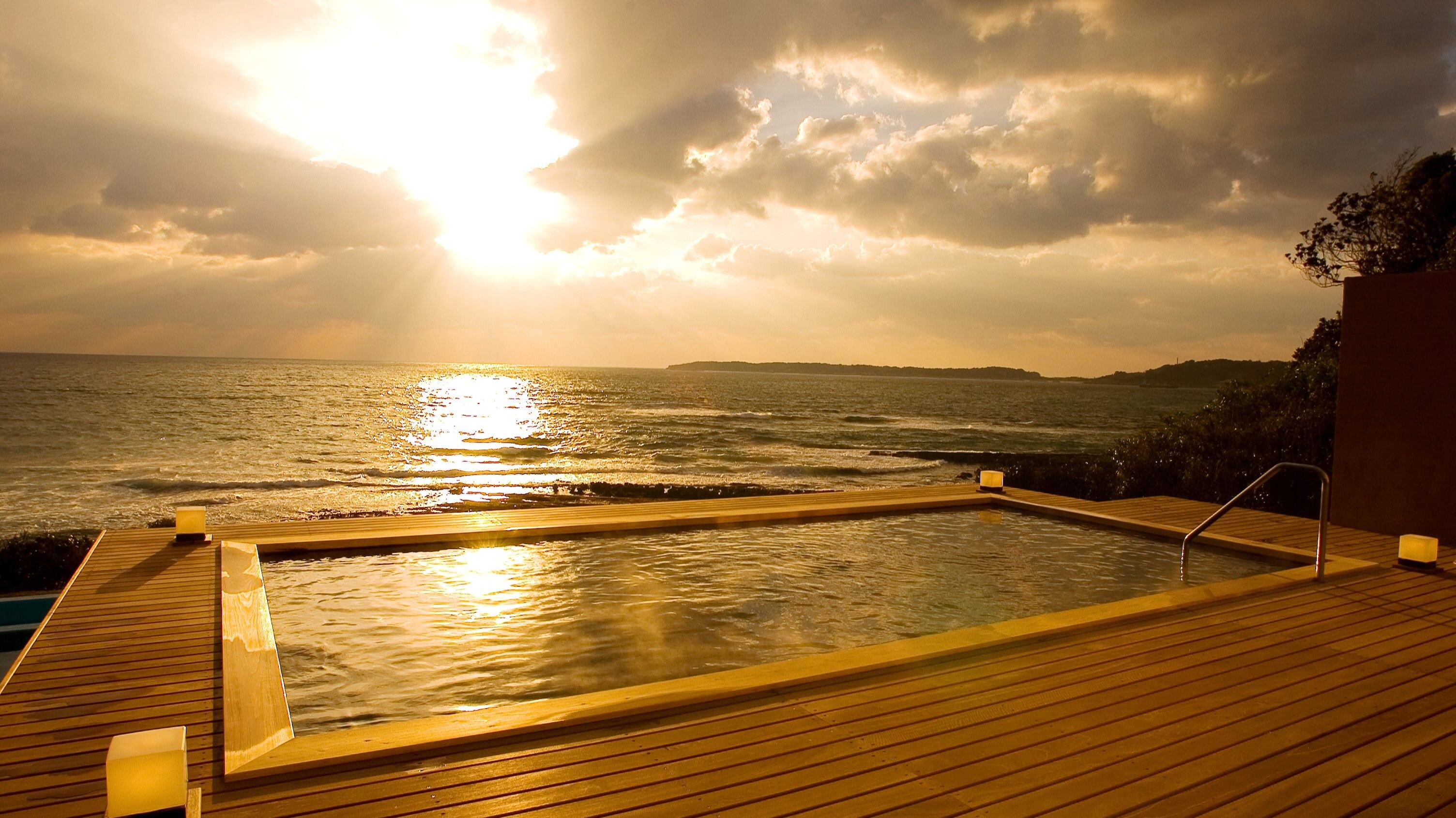 Open-air bath while watching the sunset