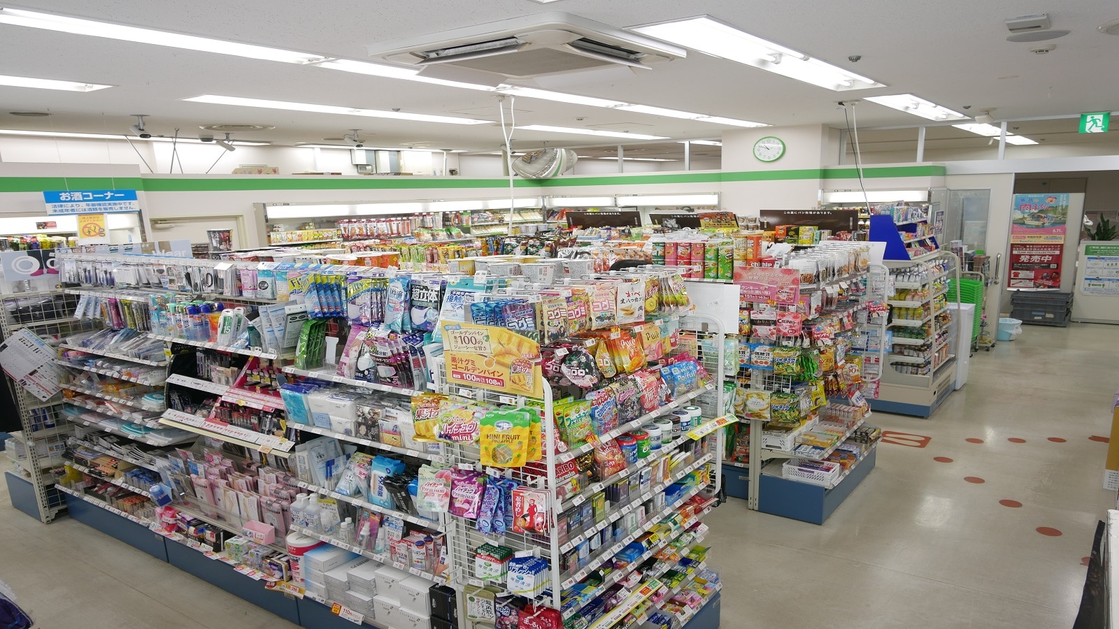 There is a convenient convenience store in the next building! <Closed on Sundays and public holidays> Weekdays 8:00 to 20:00, Saturdays 9:00 to 17:00