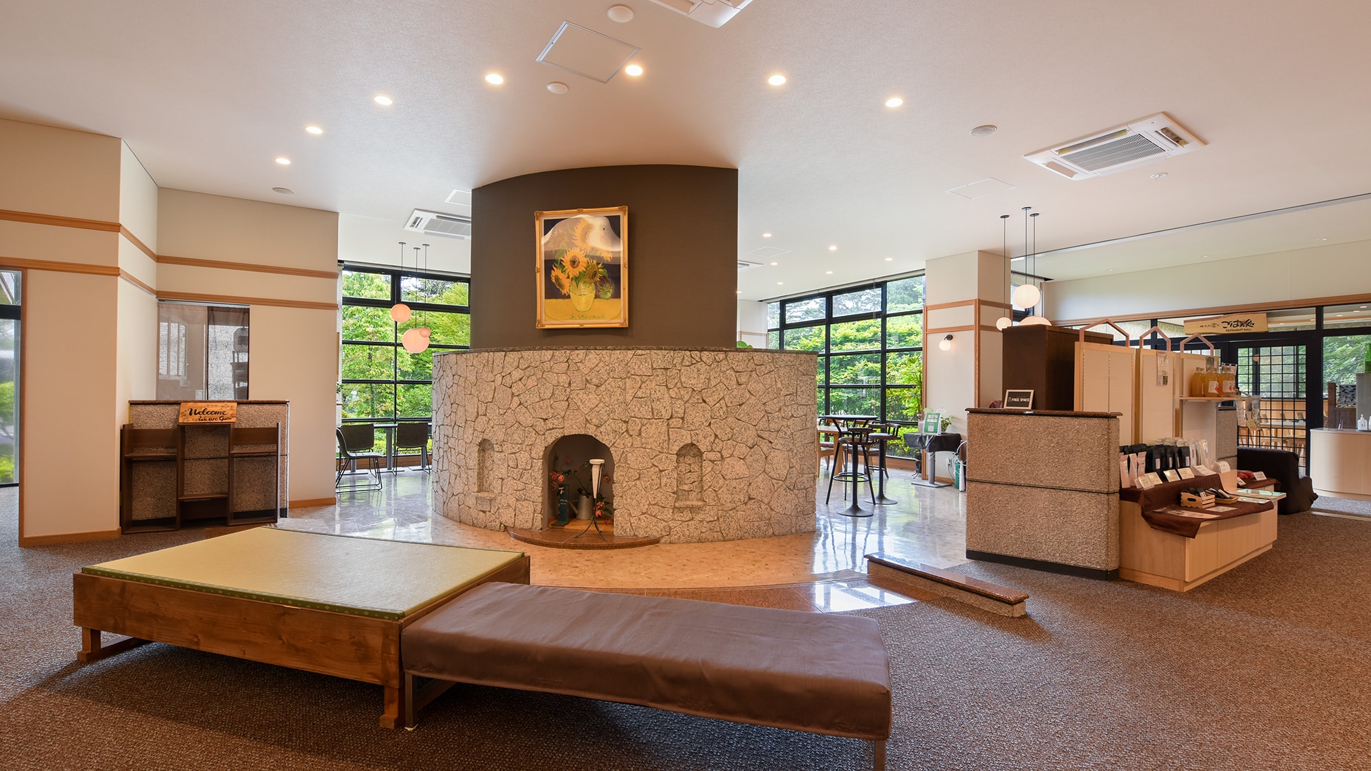 *[Lobby] Enjoy a relaxing stay in our open lobby filled with natural light.