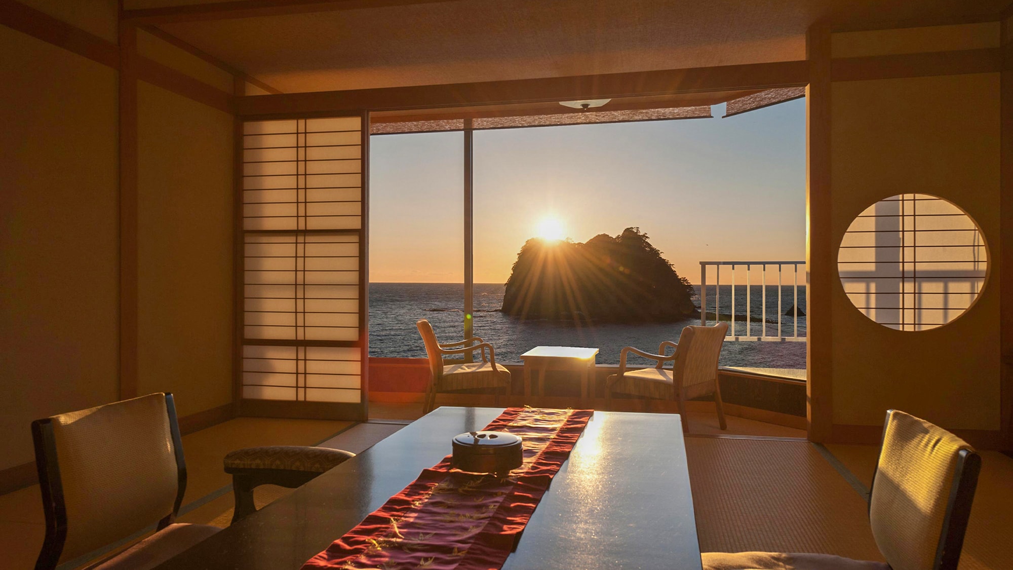 ■ Junior Suite Japanese-style Room | Enjoy a relaxing time while watching the sunset in Nishiizu