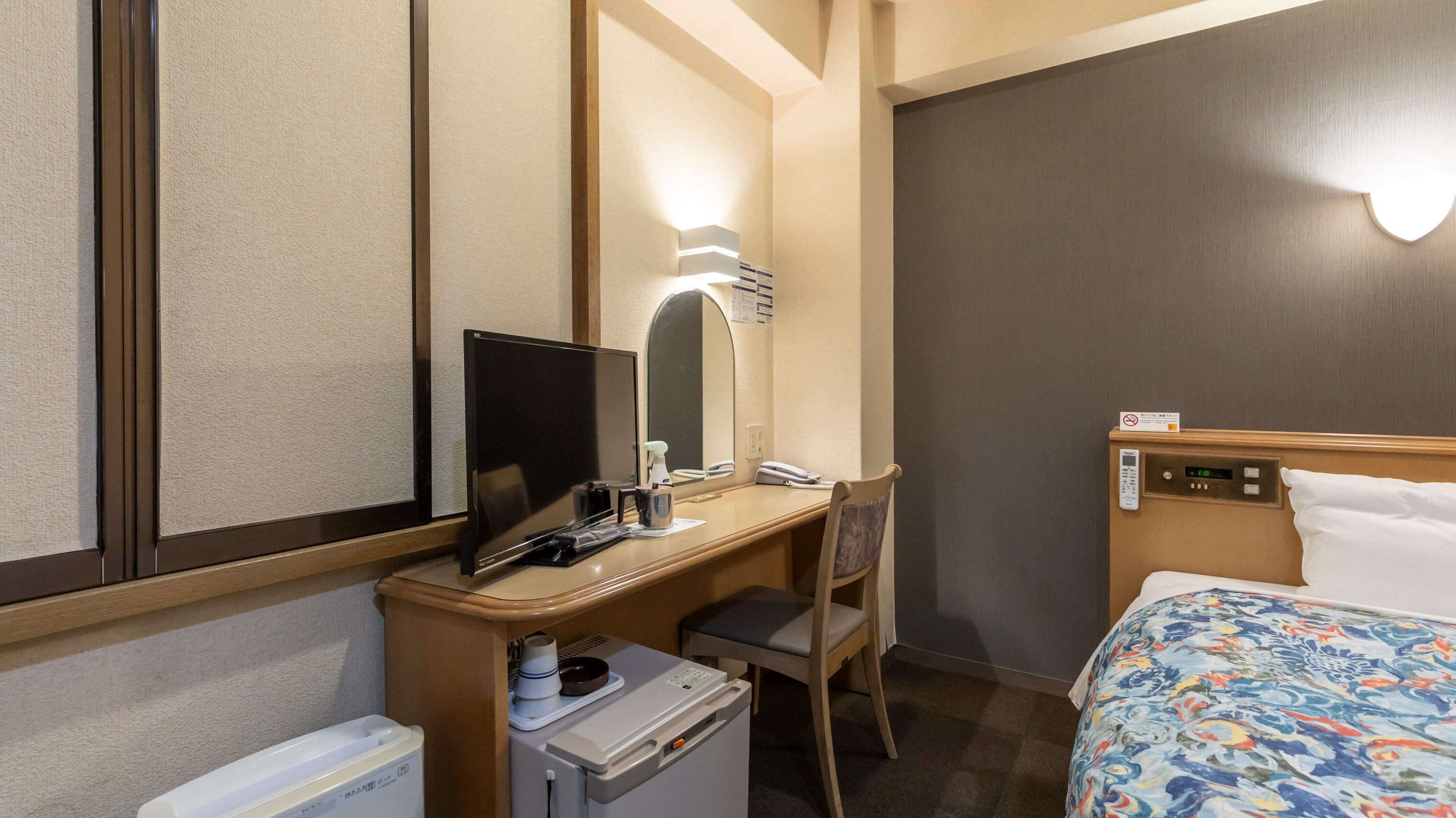 [Smoking] Semi-double room