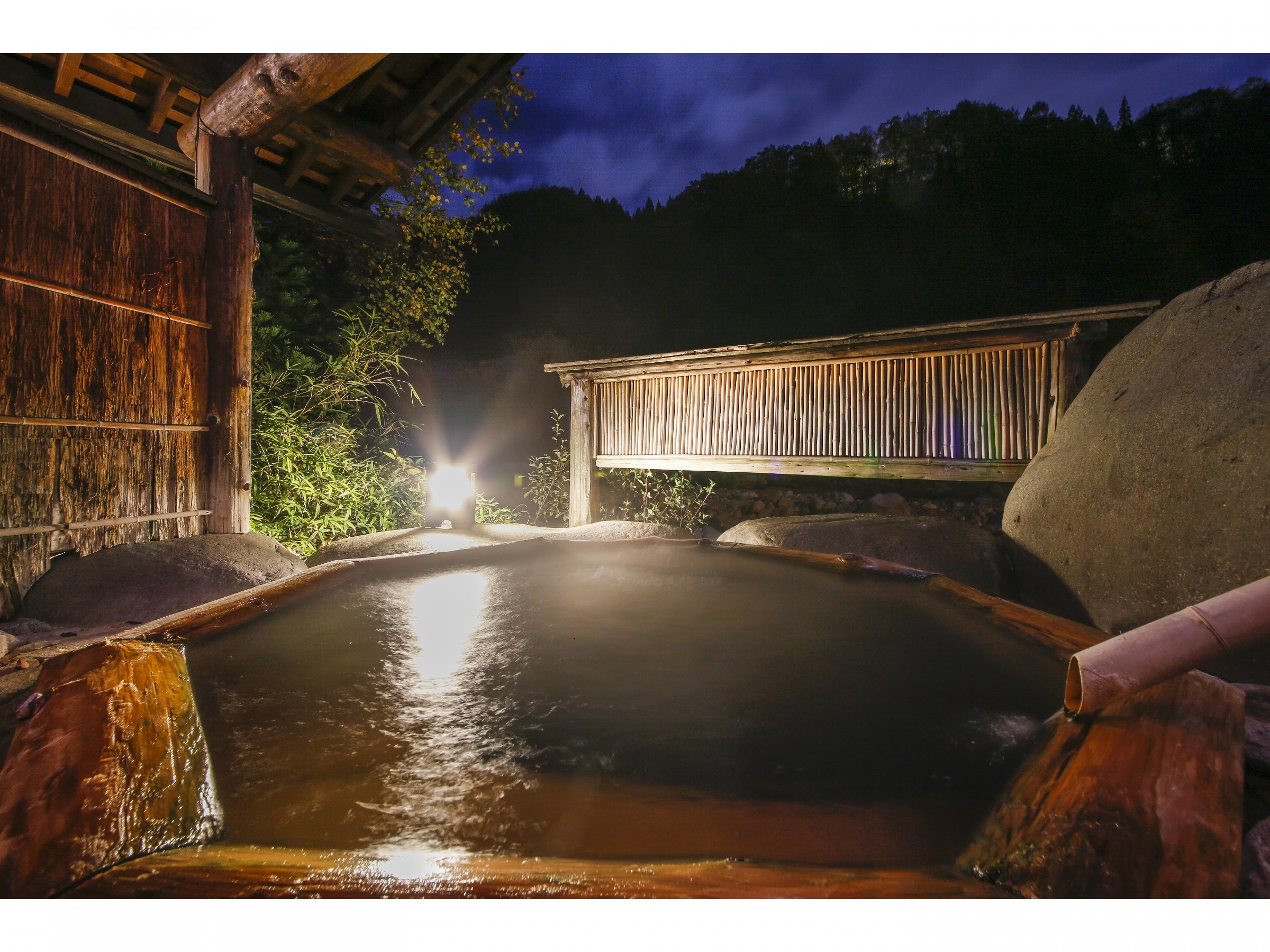 Private open-air bath (mountain stream hot water)