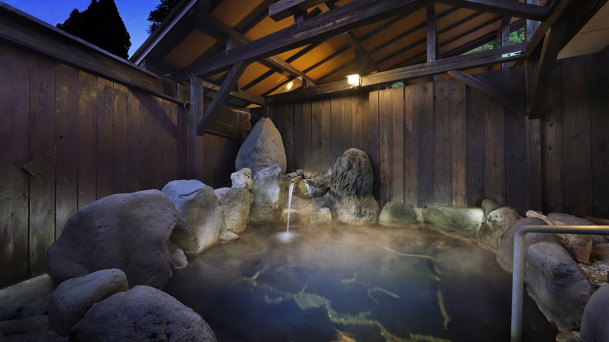[Large public bath] The indoor bath and open-air bath can be reserved for 40 minutes free of charge!