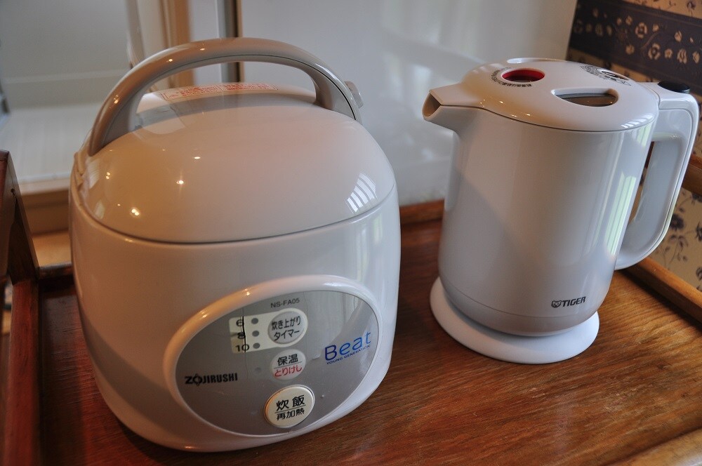 We have a wide range of easy-to-use kitchen utensils to make cooking at home easy.