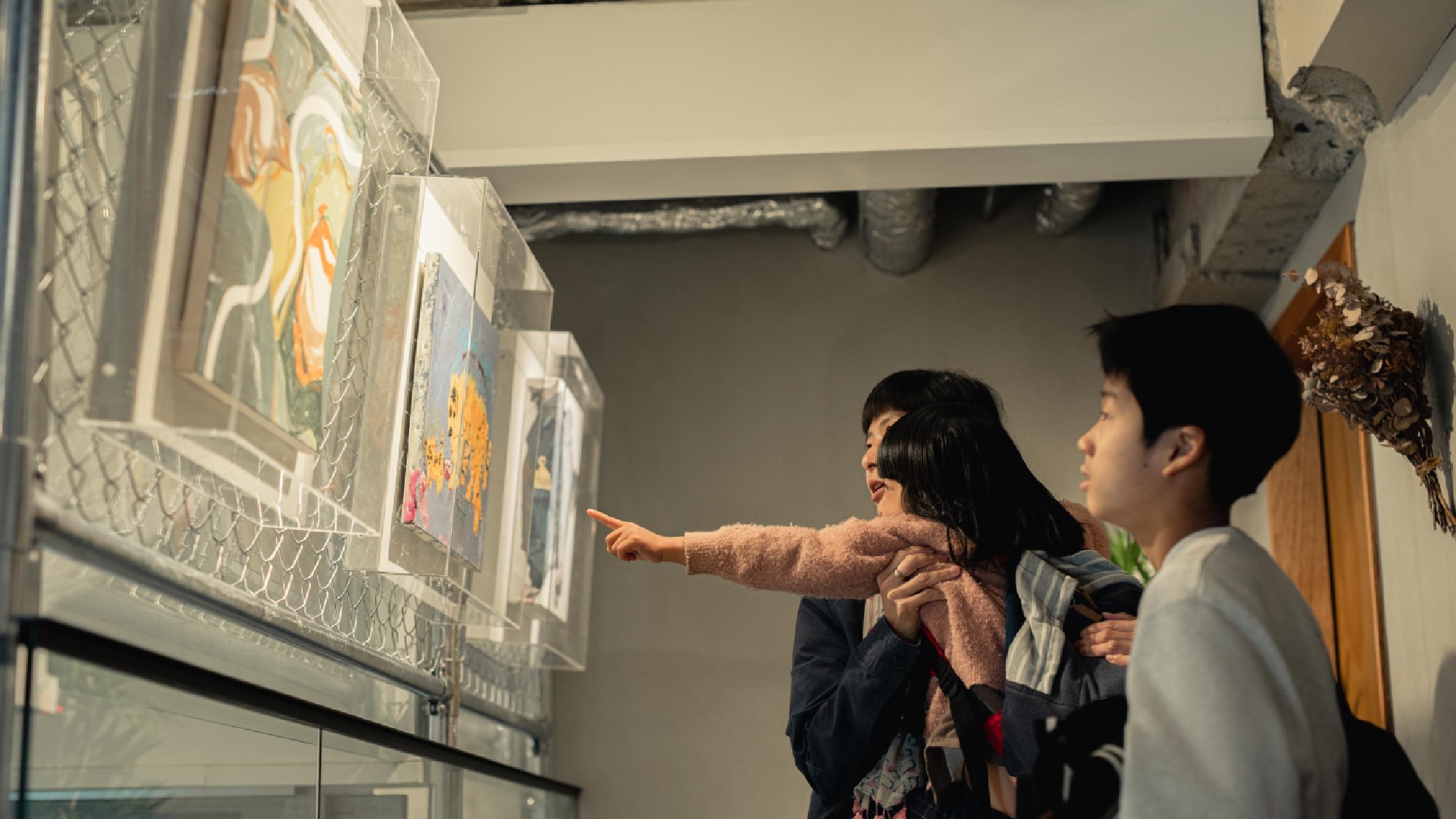 ・[Experience of choosing art] You can choose your favorite work from the gallery at the front desk and admire it carefully in your room.