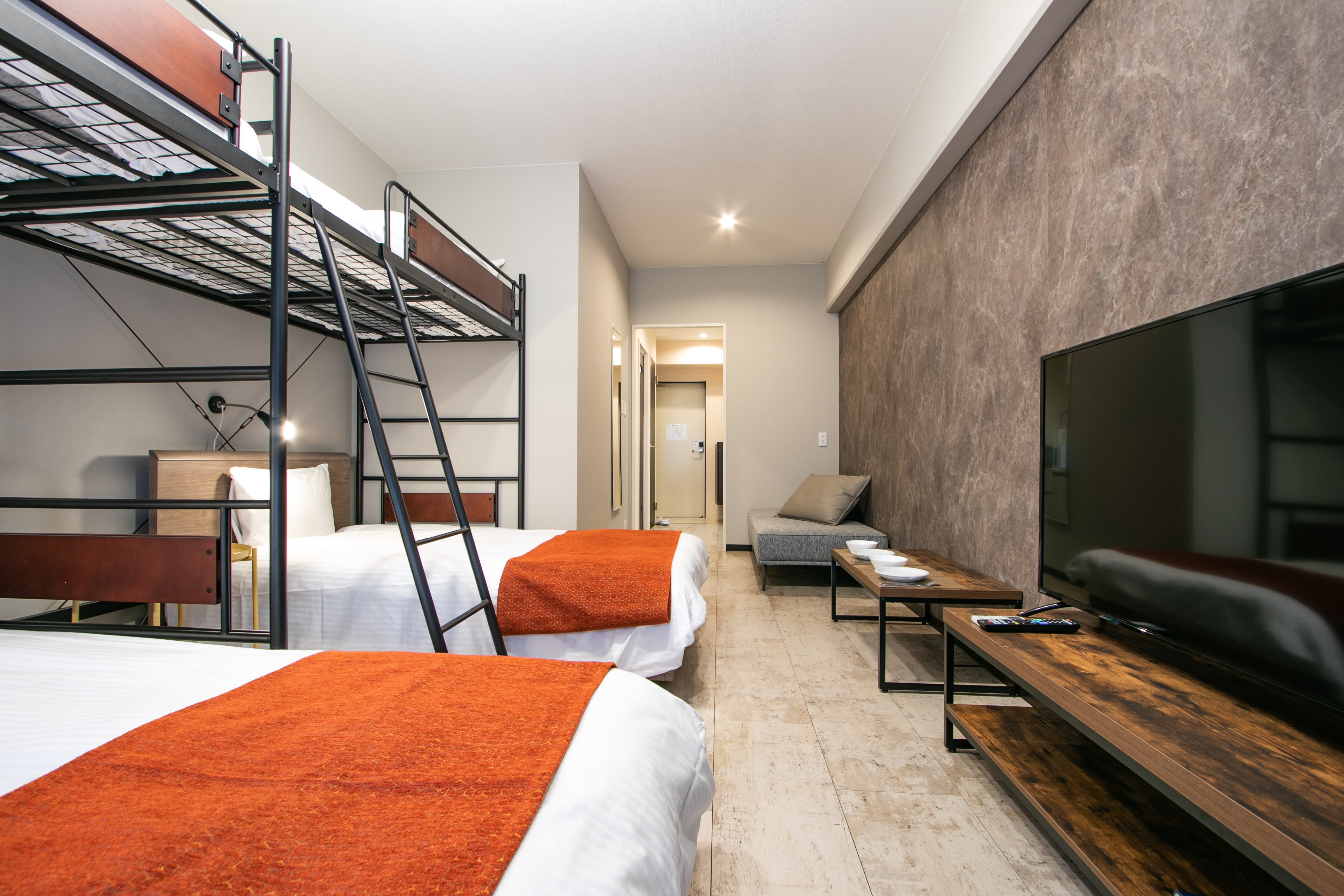 Kamar Tidur Loteng Keluarga Sedang