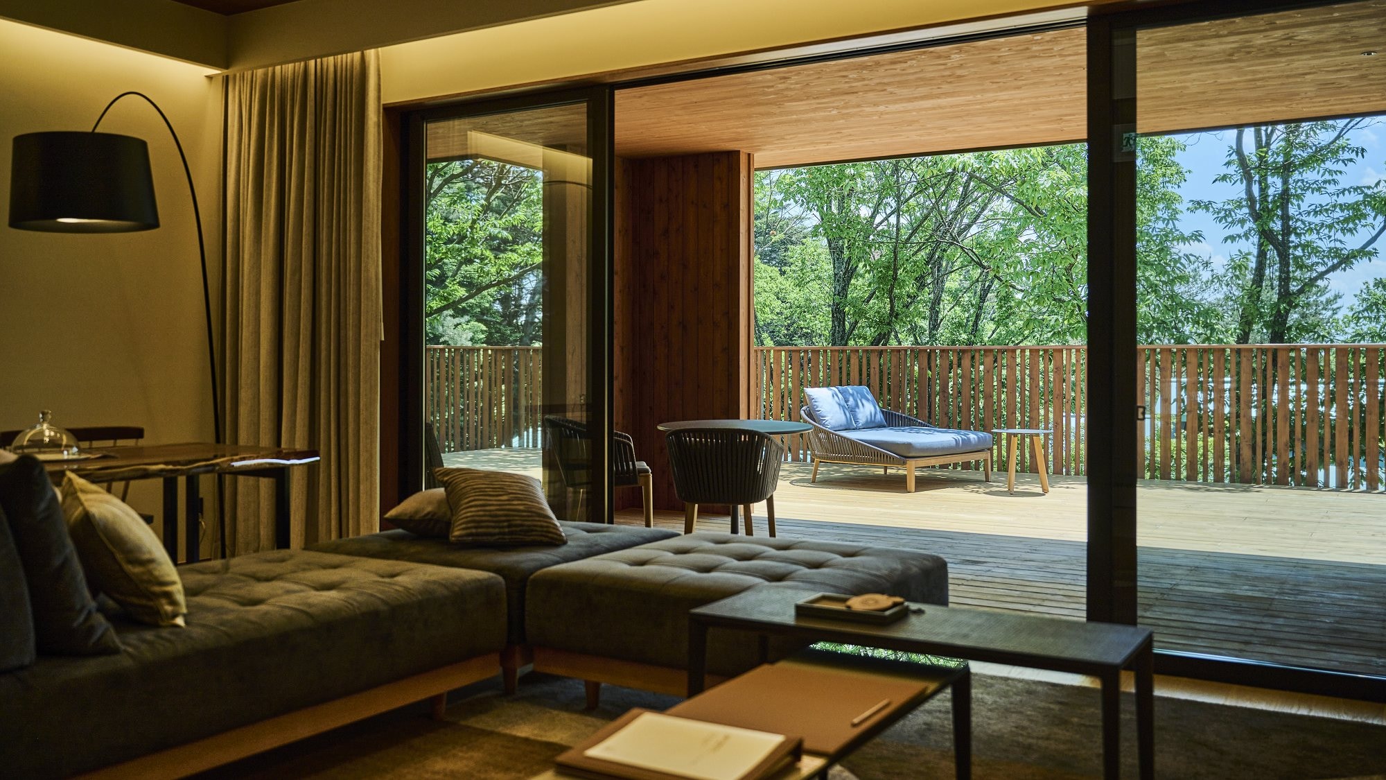 Villa Suite: Living <Summer>