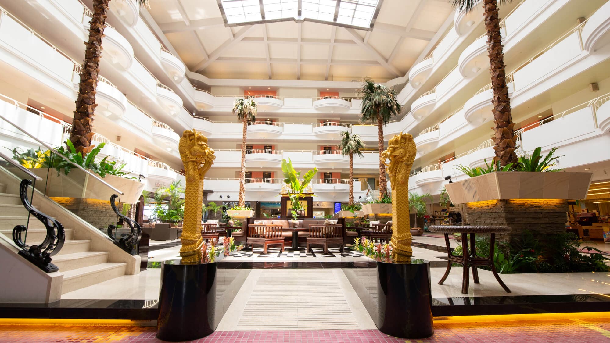  ◇ High atrium lobby