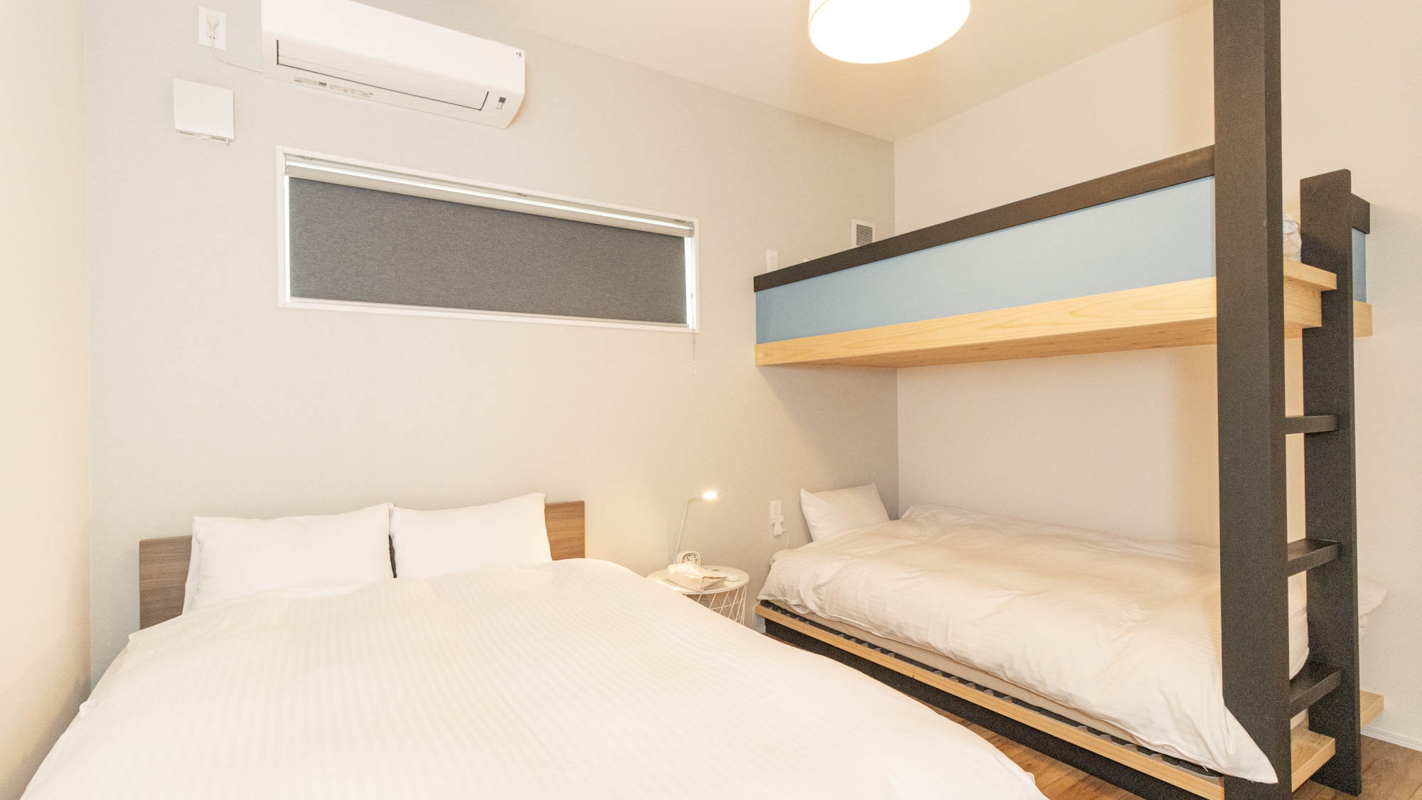 [Bedroom] Including bunk beds, this room can accommodate 7 people.