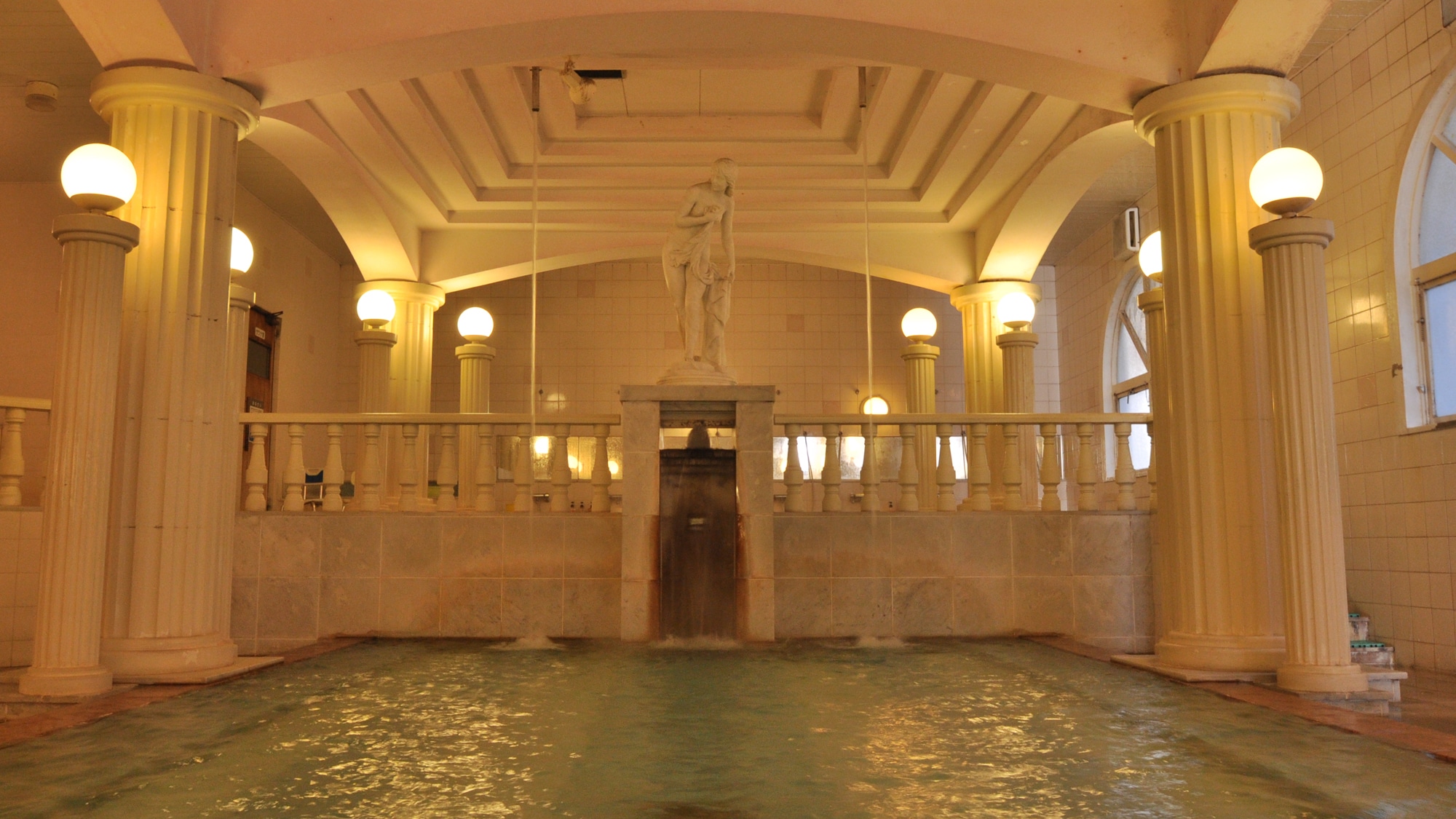 [Western bath] "Parthenon hot water" with the image of ancient Greece Loose ceiling