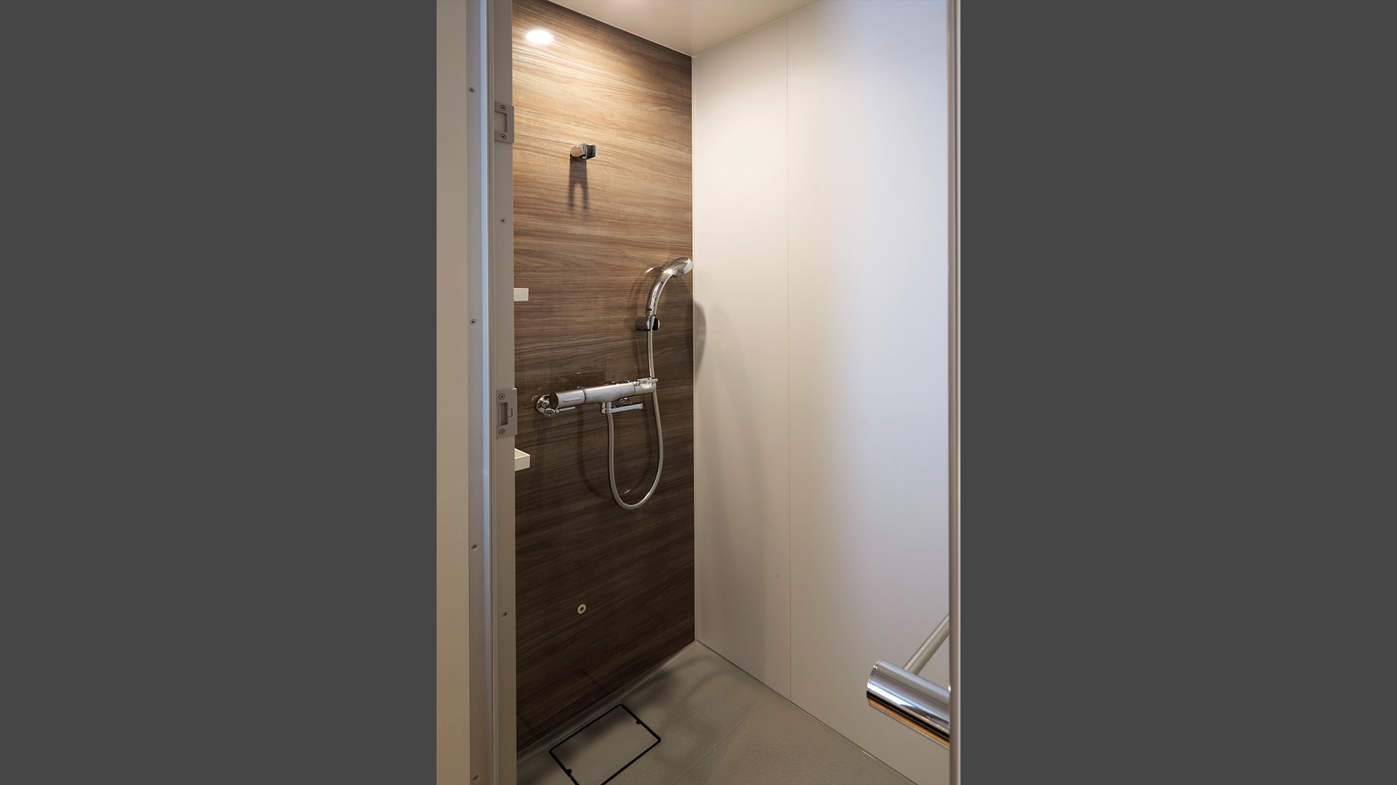 Shower booth (single, semi-double, referral room)