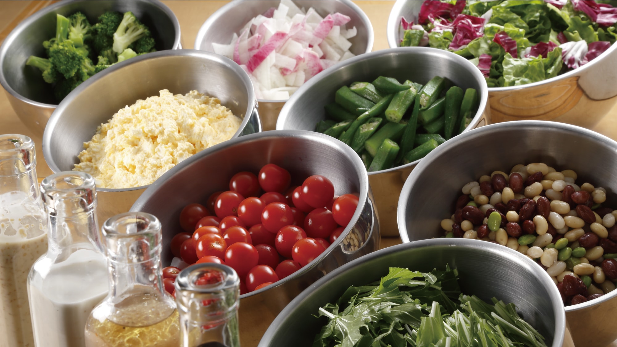 [Breakfast] Colorful salad of local vegetables: Charge your energy for the day with vitamin-colored fresh vegetables!