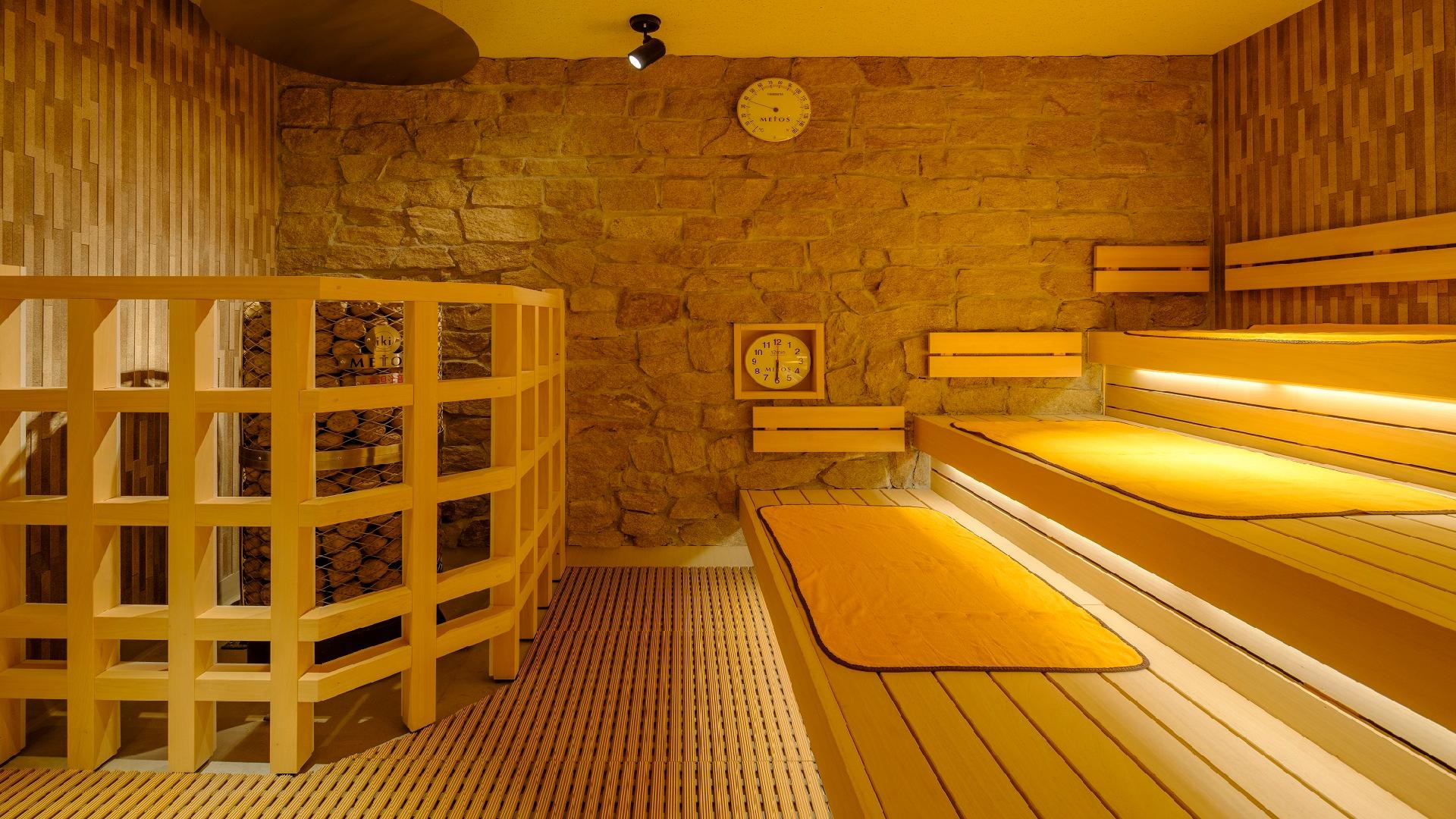 Large bath sauna
