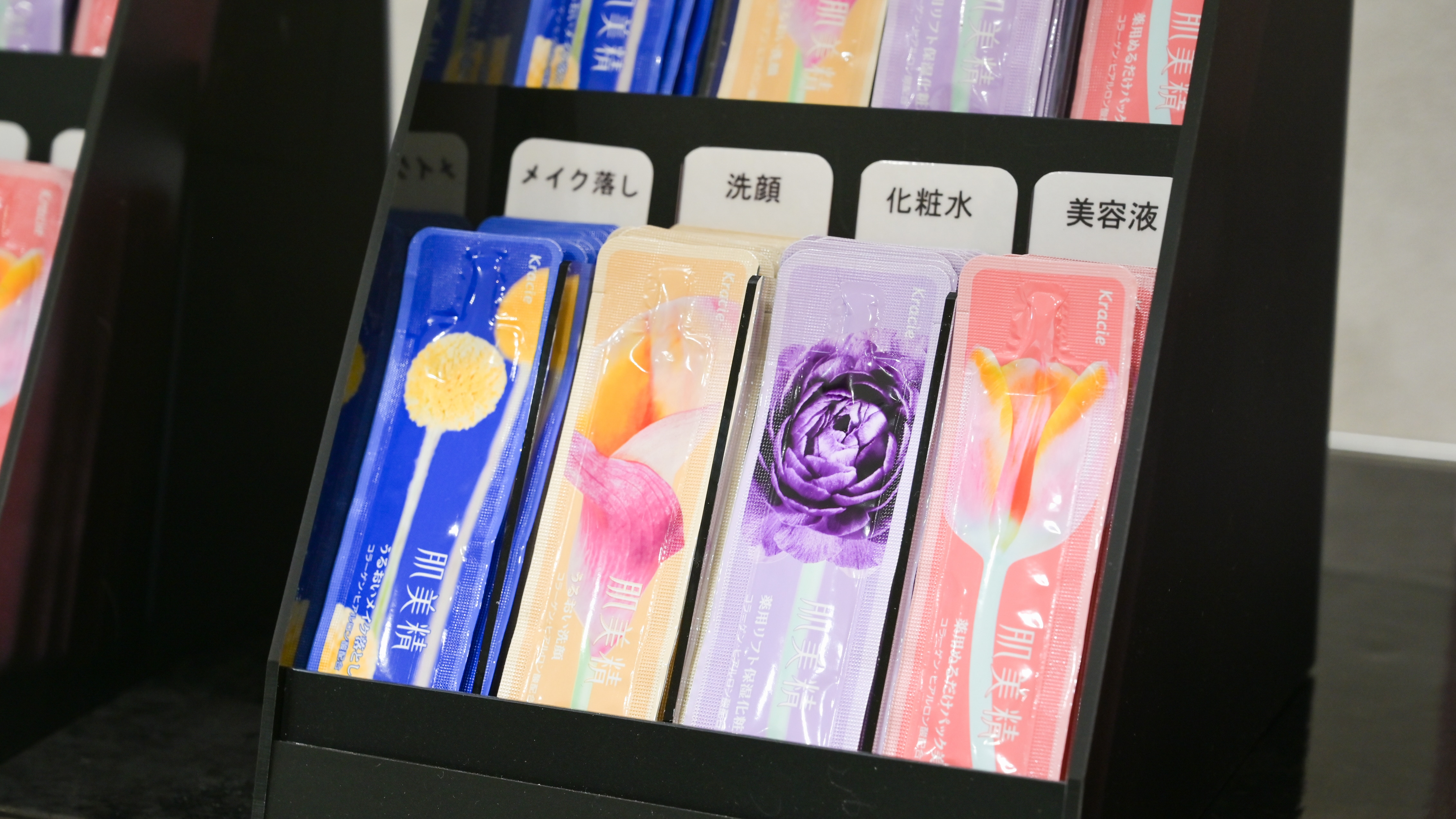 어메니티 바에는 화장수, 유액 등도 있습니다.