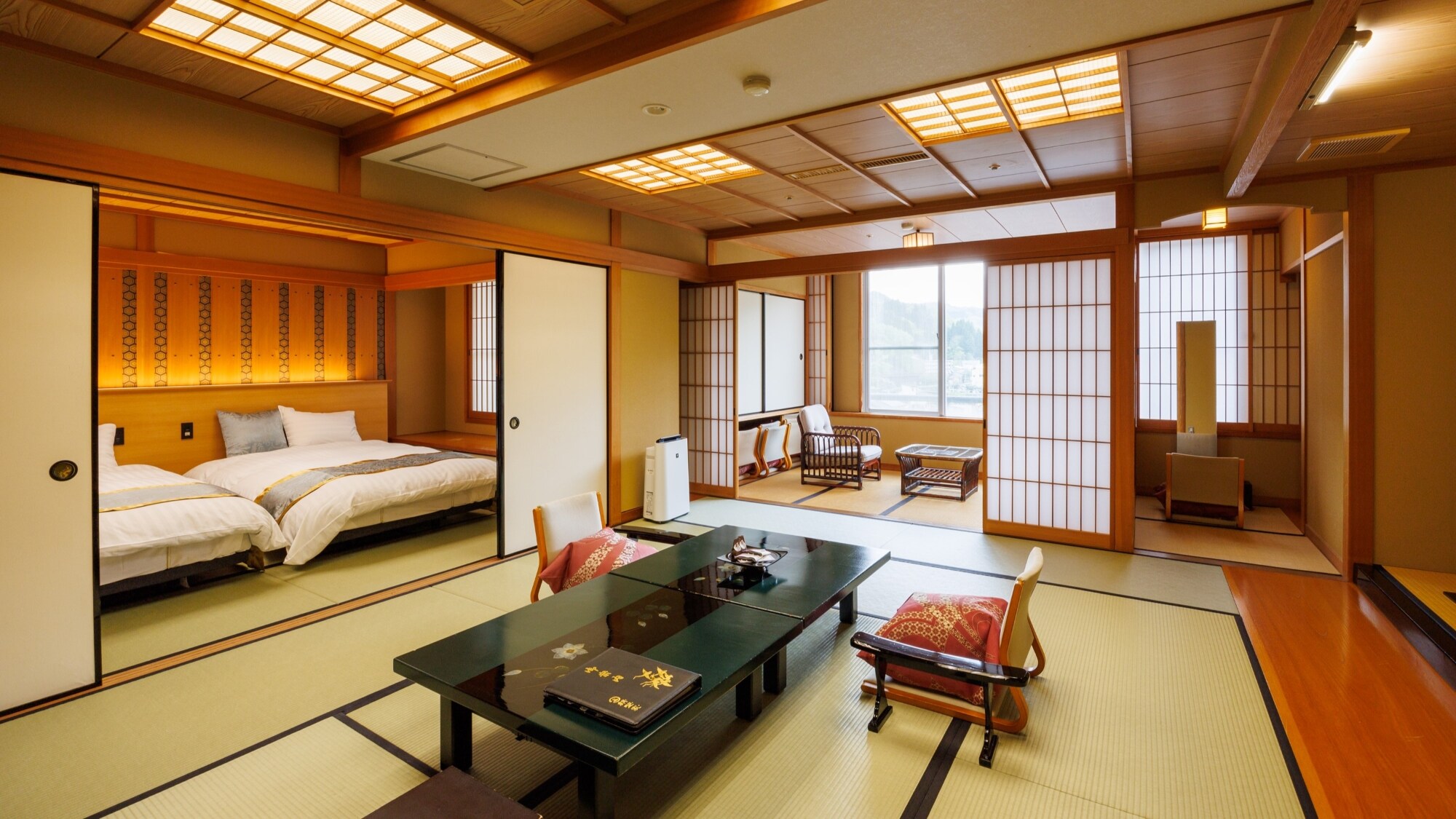 兩間日式客房（12張榻榻米+2張床）無菸客房