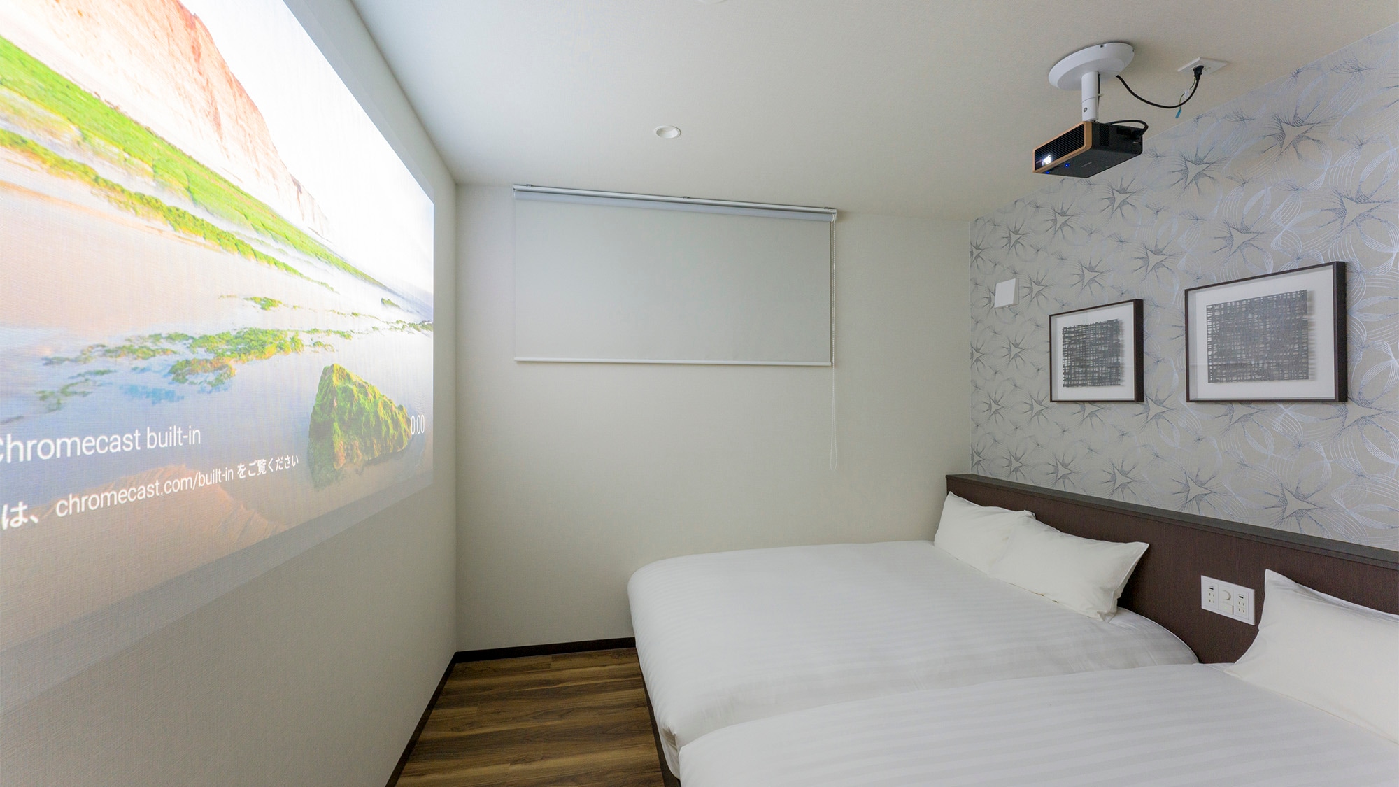 [Example of guest room with a capacity of 8 people] EPSON Home Projector