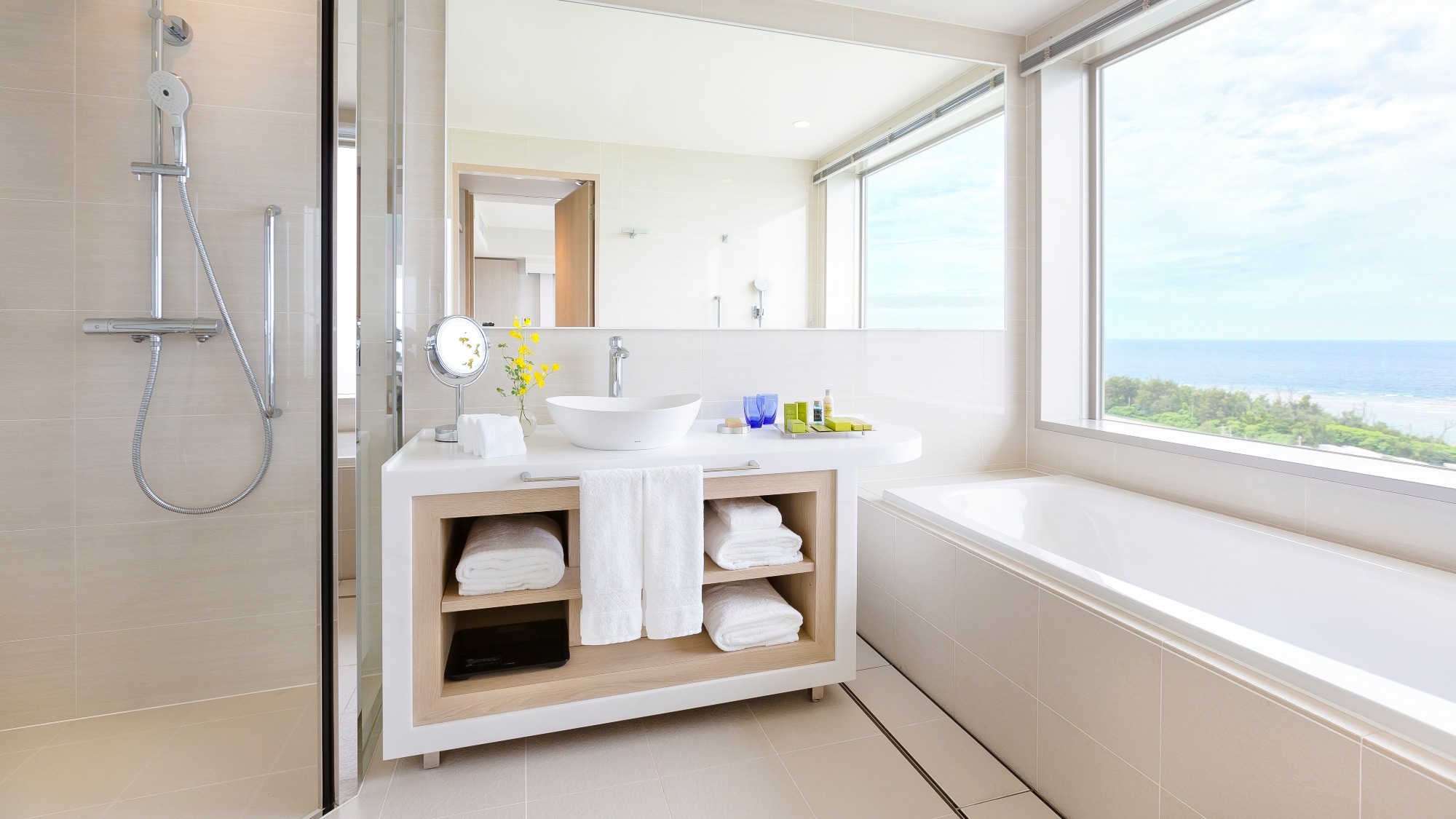 Deluxe Suite Ocean View (King Bed)