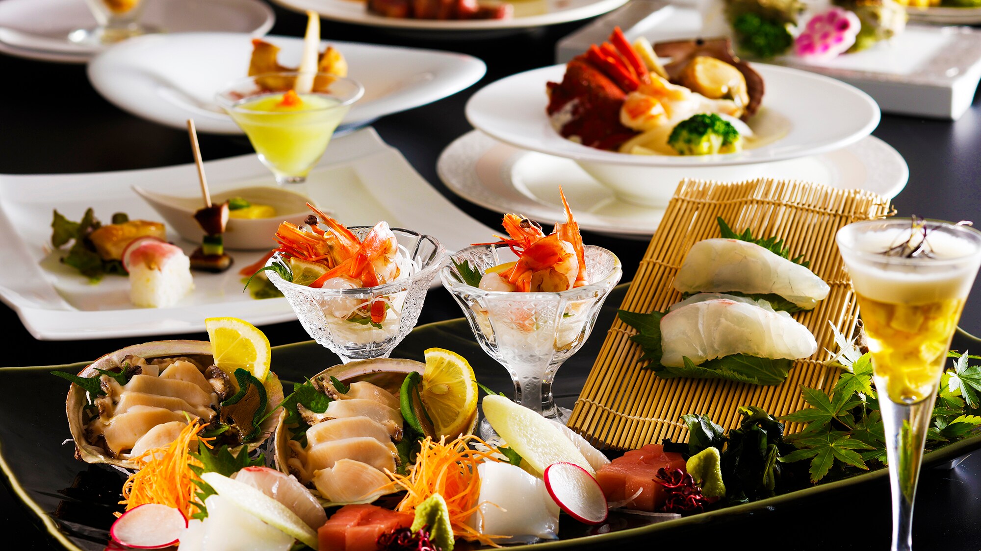 【特别怀石料理】奢华美食的珠宝盒！松阪牛肉、龙虾和鲍鱼的极品三重奏。