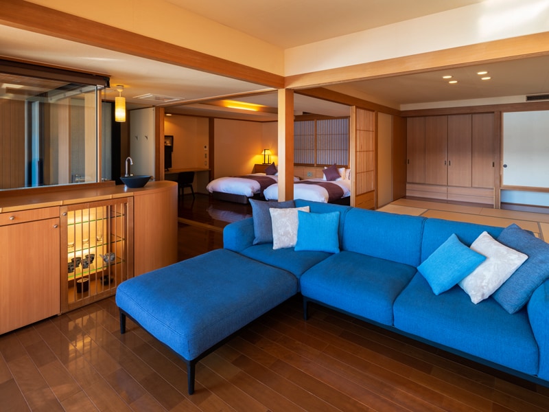 An example of a special room with an open-air bath