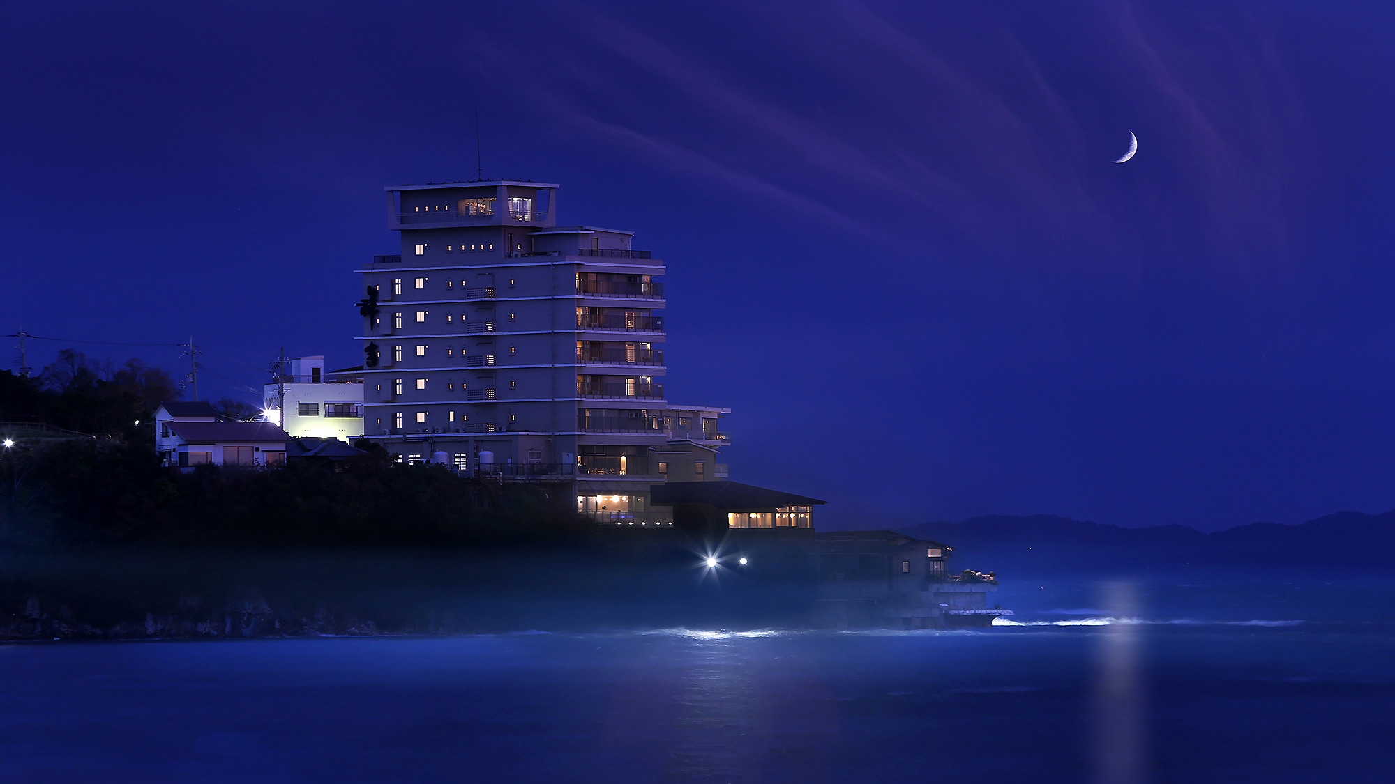 Exterior (night)