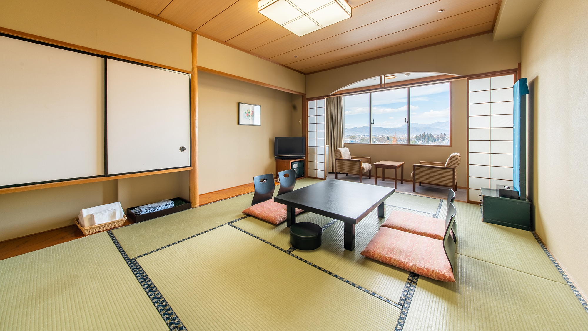 [일본식 방] 10 다다미의 넓은 일본식 방은 가족이나 그룹 여행에 추천합니다.
