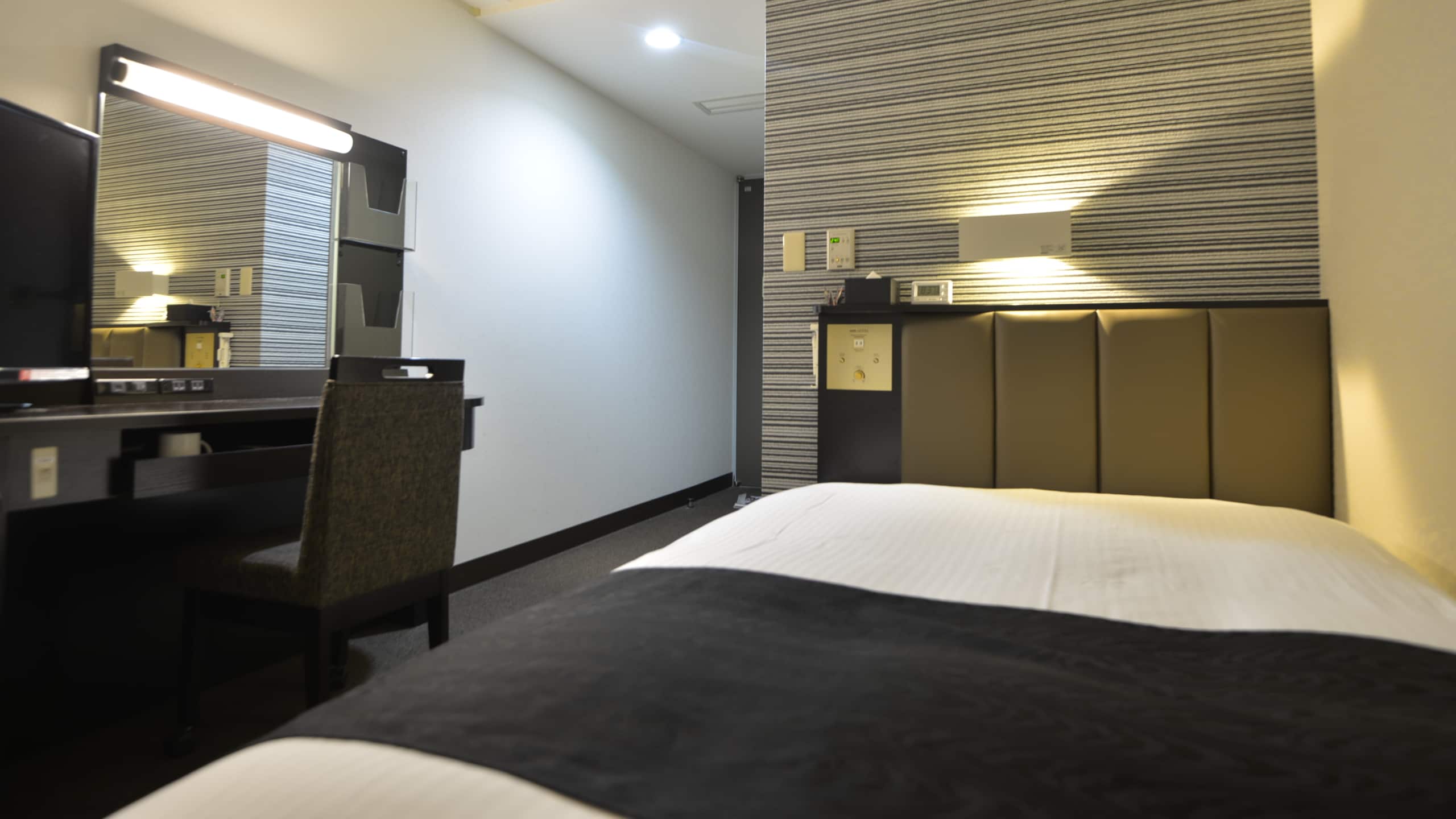 Semi-double room