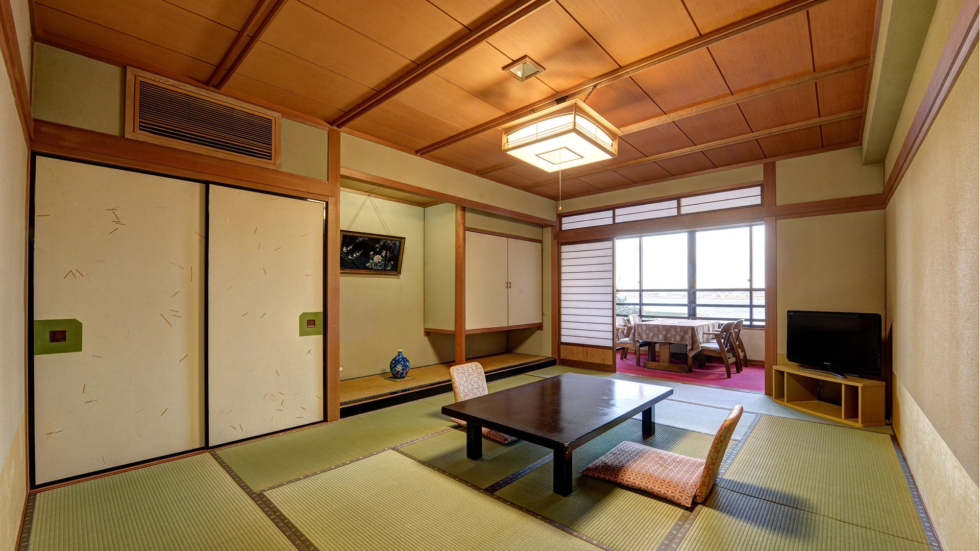*[Shonan Coast View Japanese Room] You can enjoy a panoramic view of Sagami Bay.