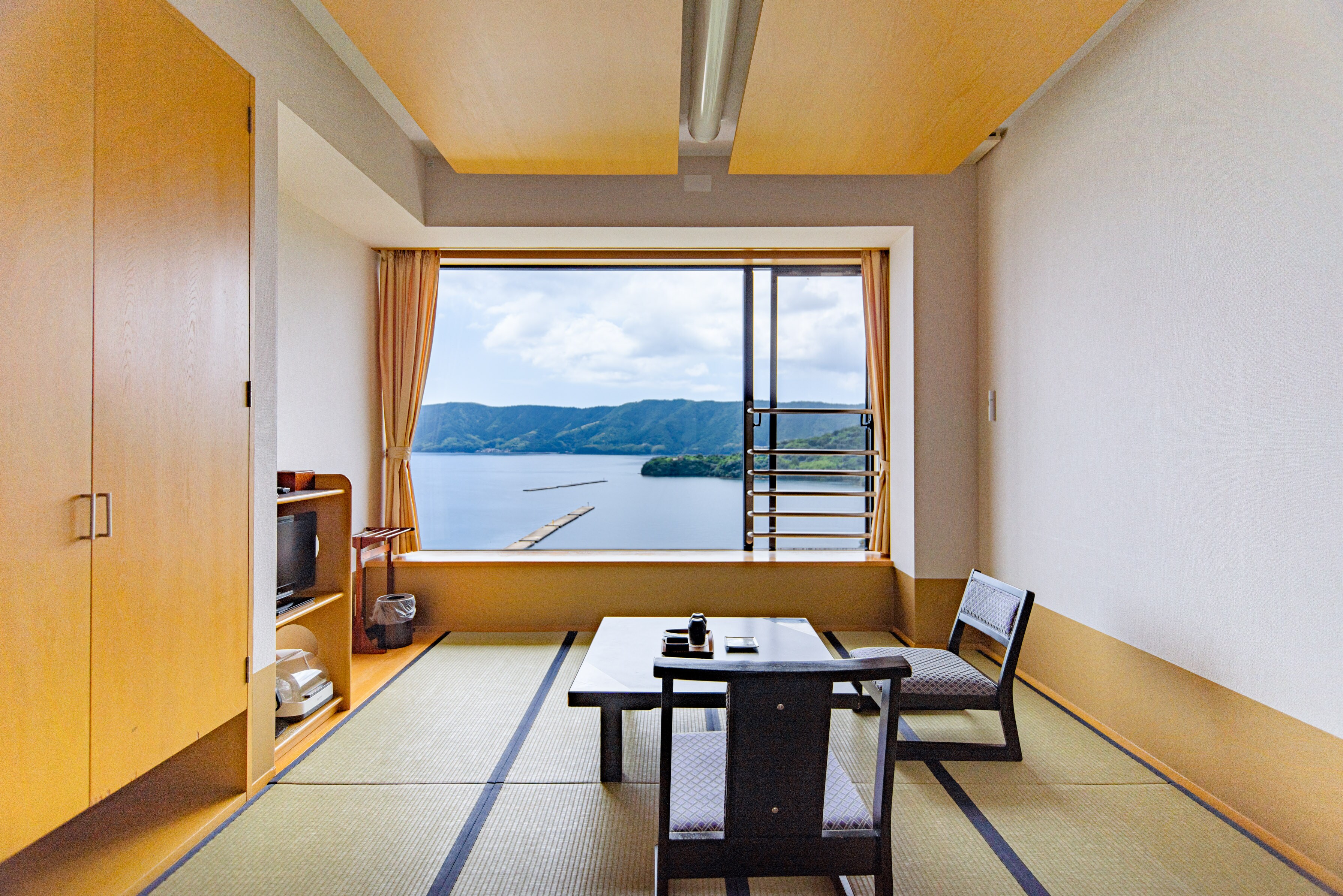 Ocean view Japanese style room (8 tatami mats)