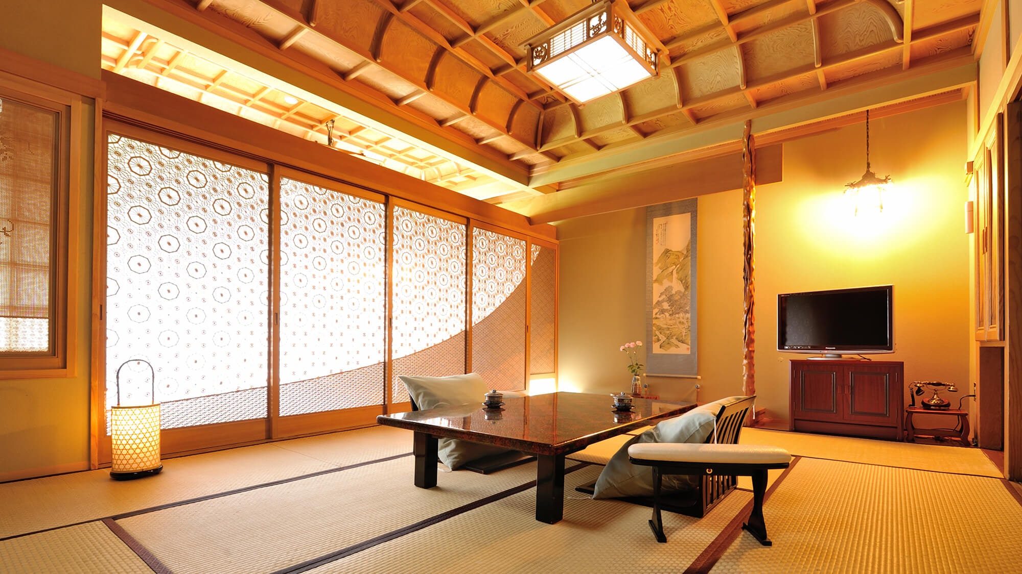 [Fuji no Ma] Sukiya-style Japanese-style room with 13 tatami mats with kumiko work