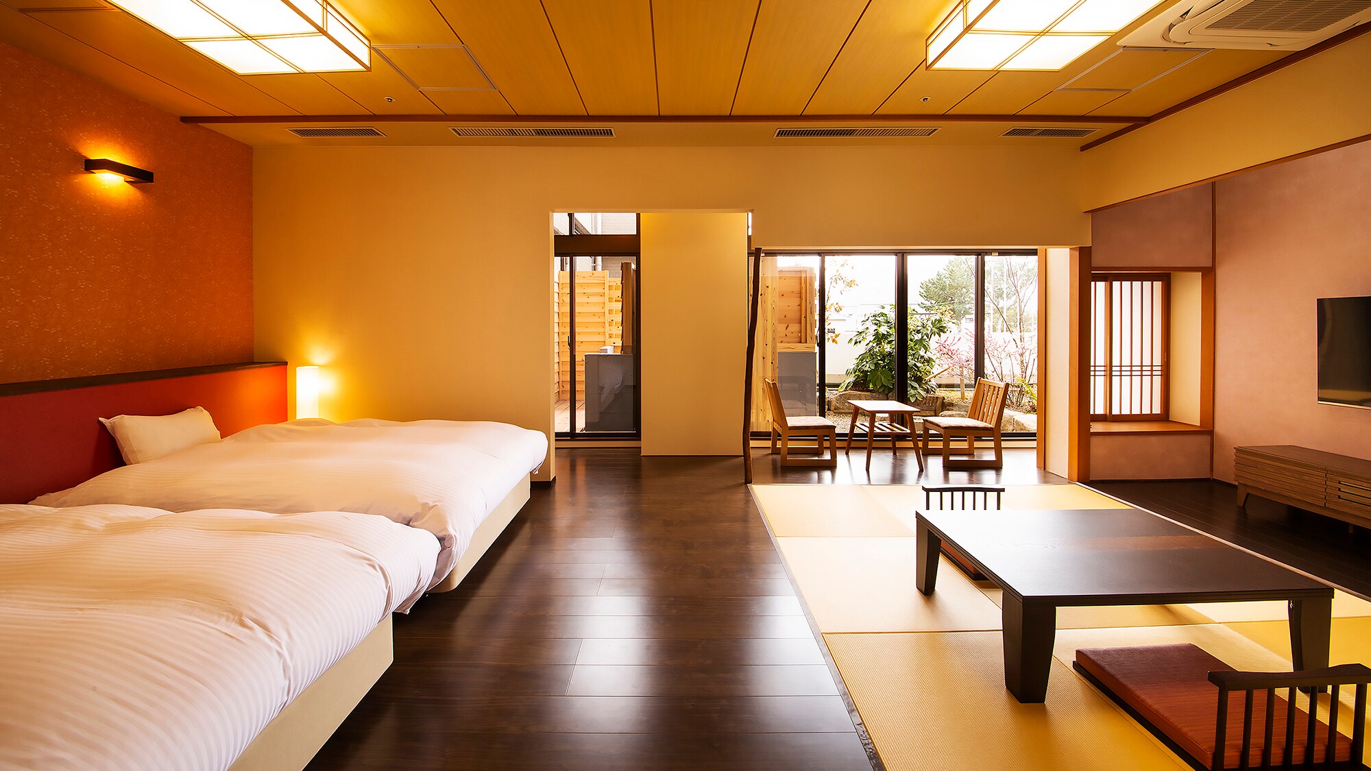 [Stylish Japanese-Western Room] Enjoy a comfortable stay in a stylish space.
