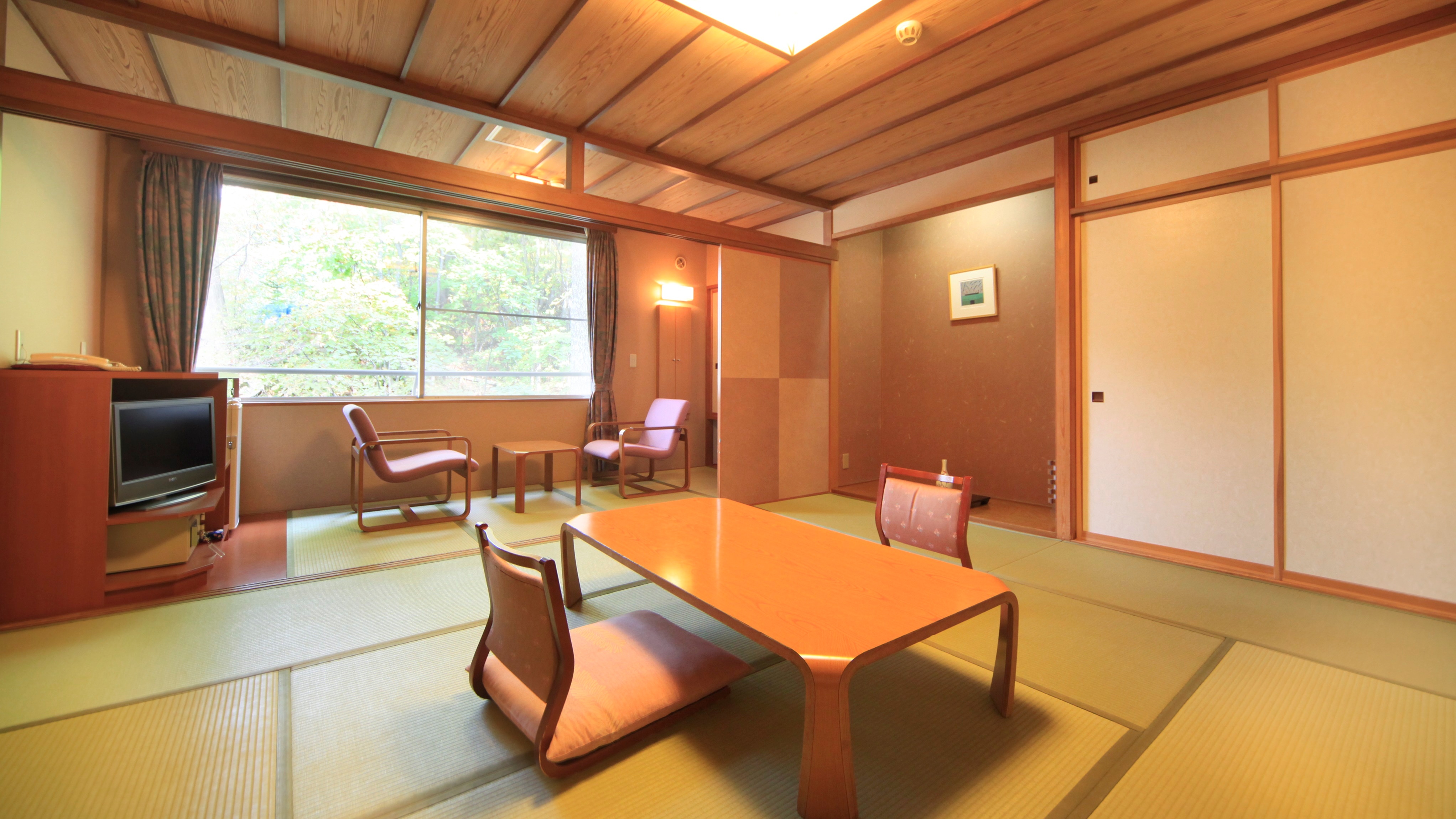 [Japanese-style room]