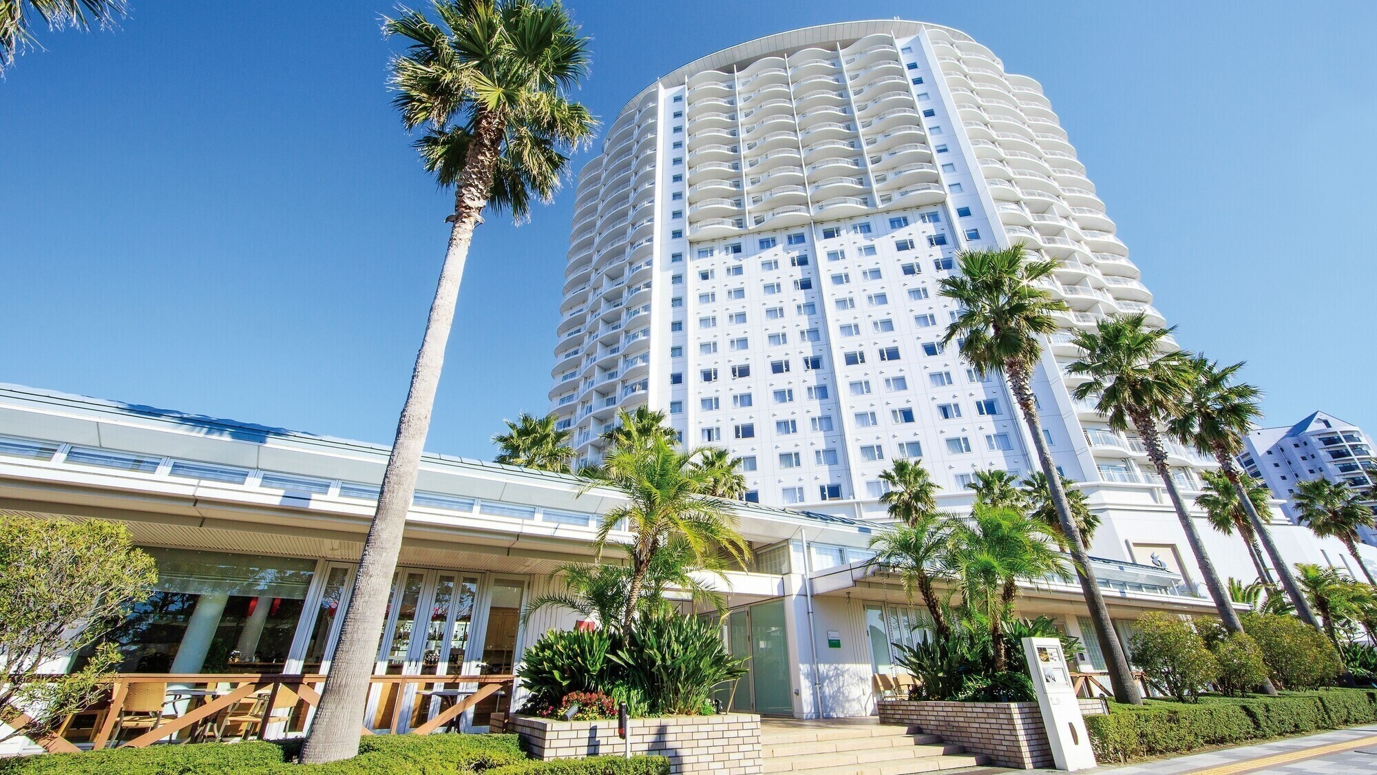 Ngoại thất (Tháp Emion)