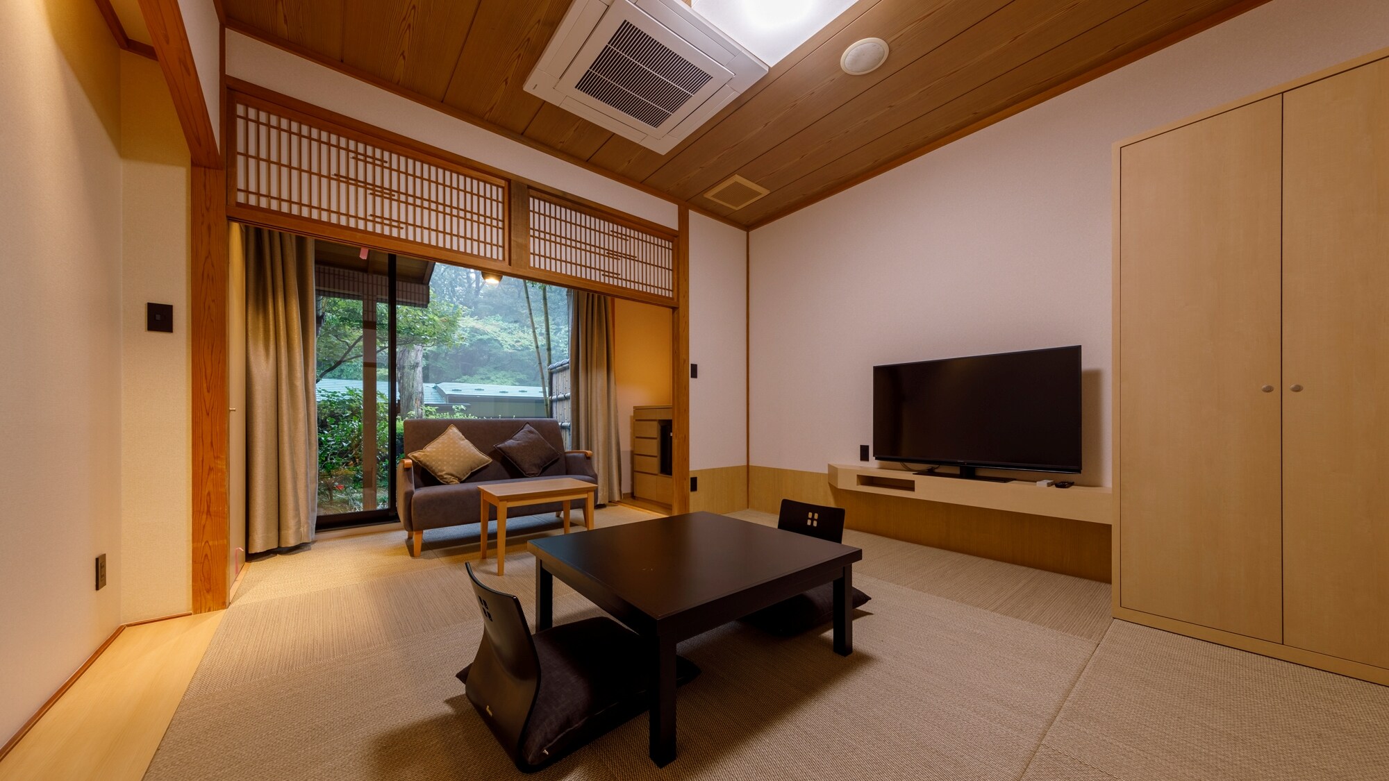 [Dengan pemandian air panas alami di udara terbuka] Kamar bergaya Jepang standar