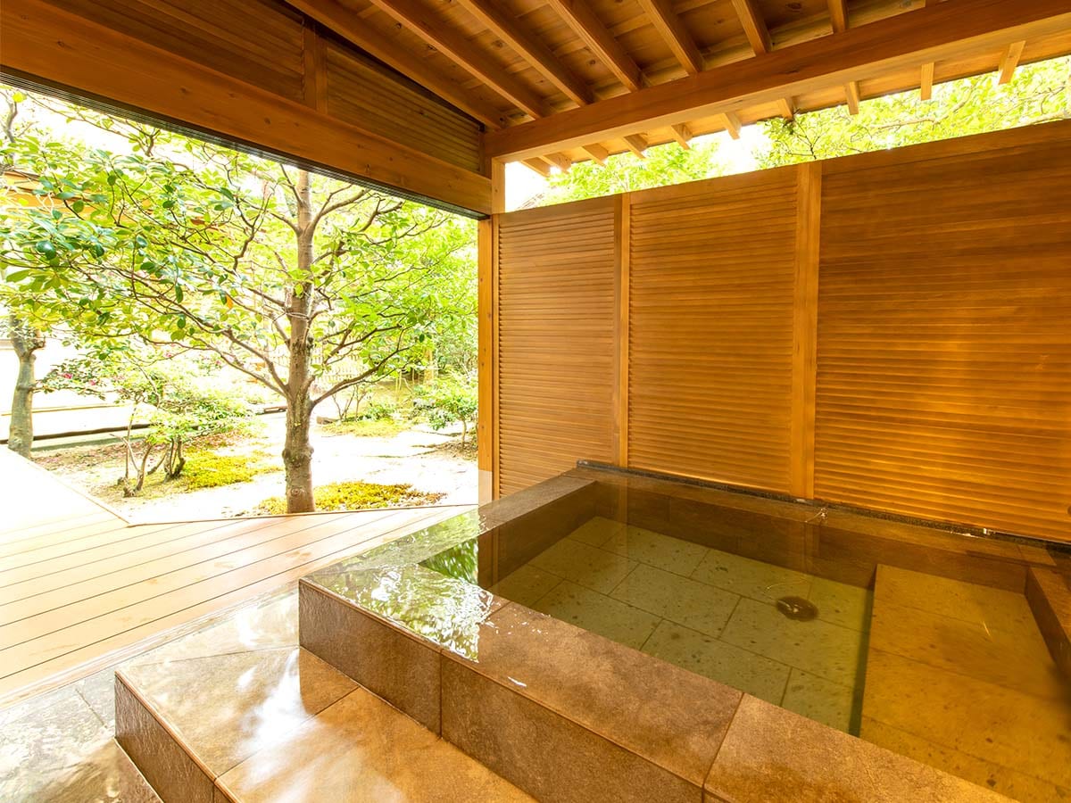 With open-air bath flowing directly from the source