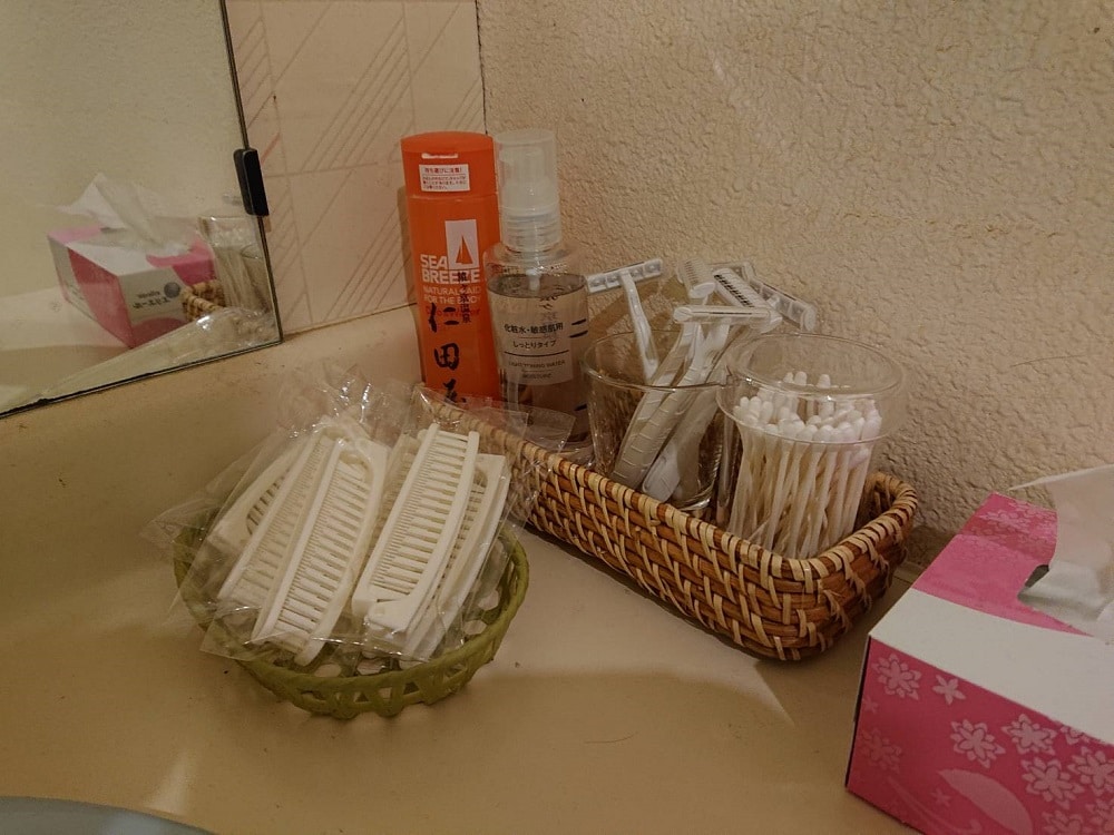 Men's changing room amenities