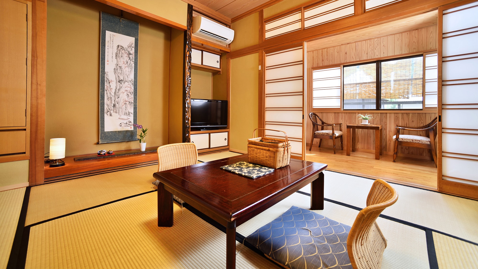 Main building guest room: 8-tatami Japanese-style room